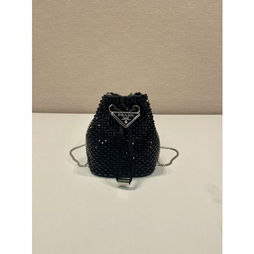 프라다 시퀸 새틴 미니 파우치 1NR016