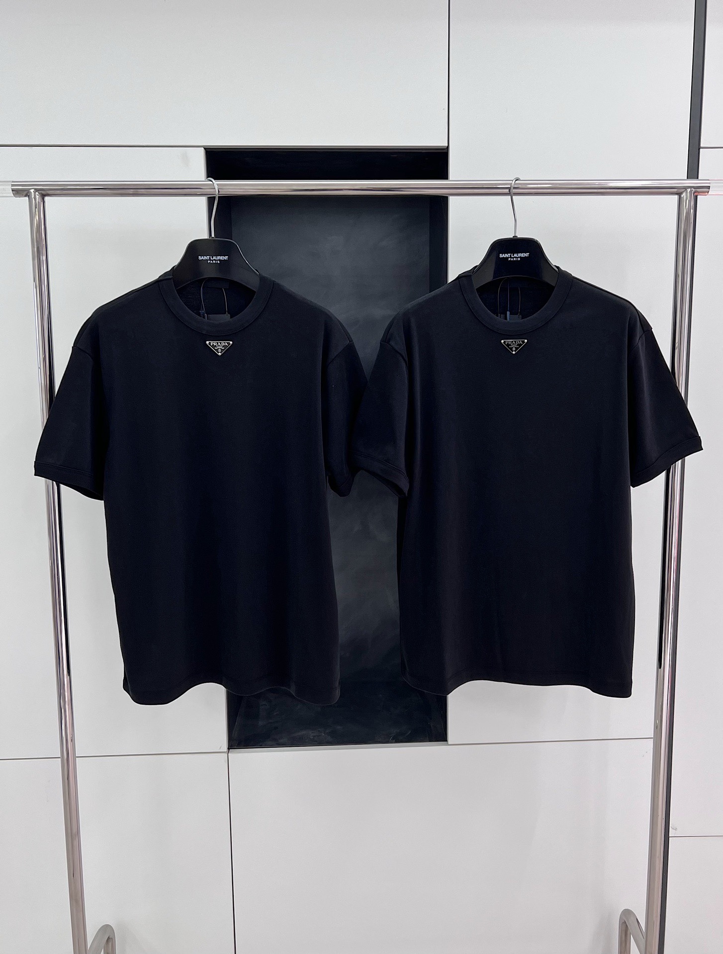 프라다 코튼 티셔츠 (2컬러)