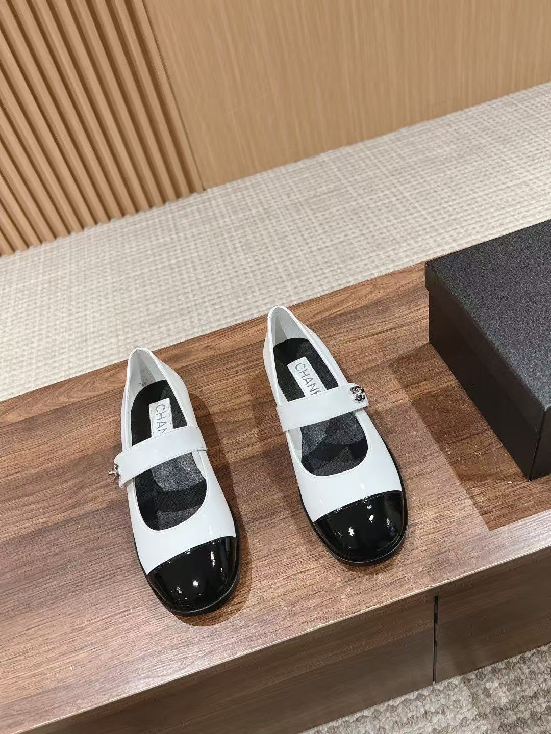 샤넬 메리 제인 투톤 플랫슈즈
