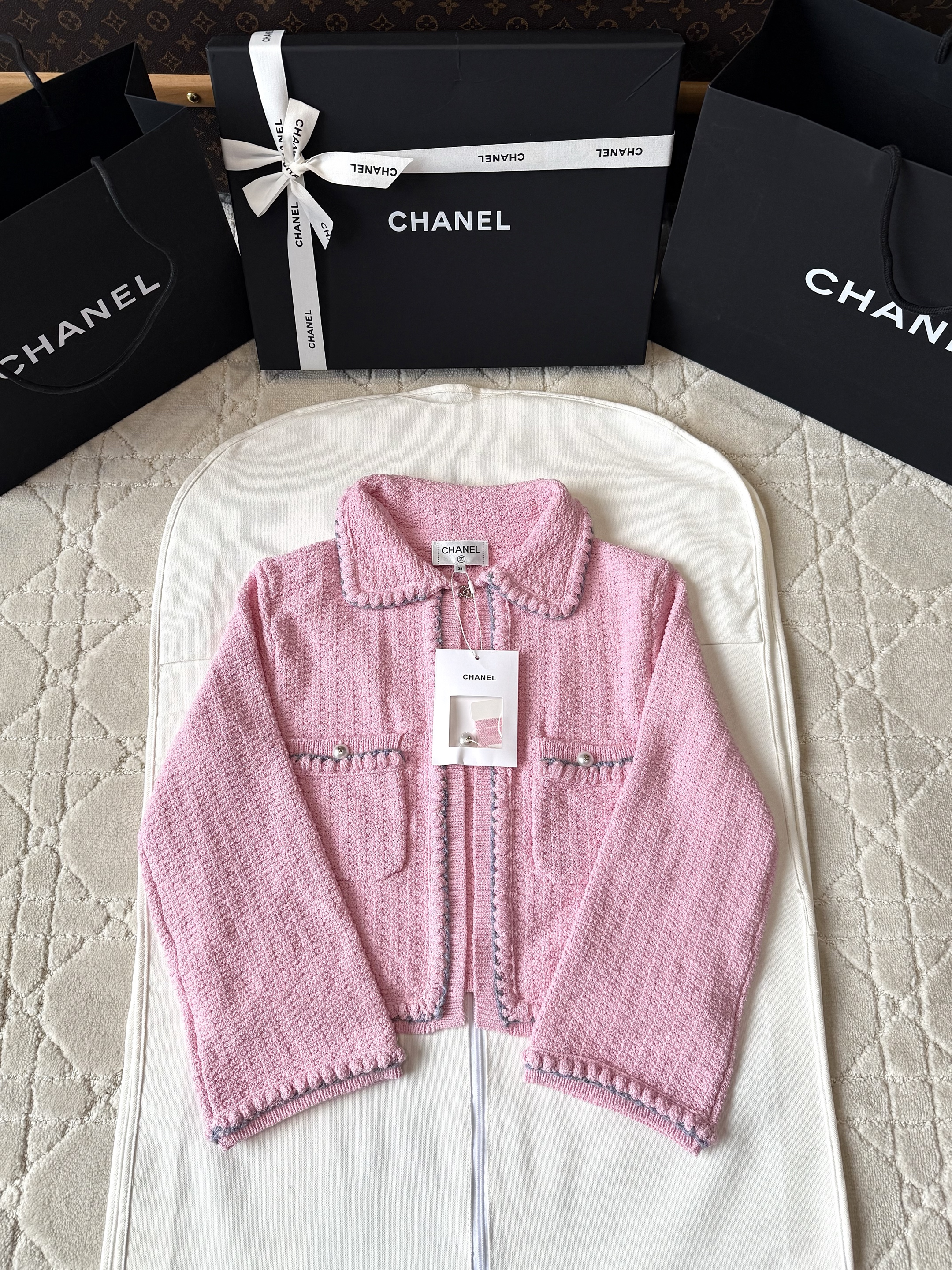 샤넬 핑크 가디건