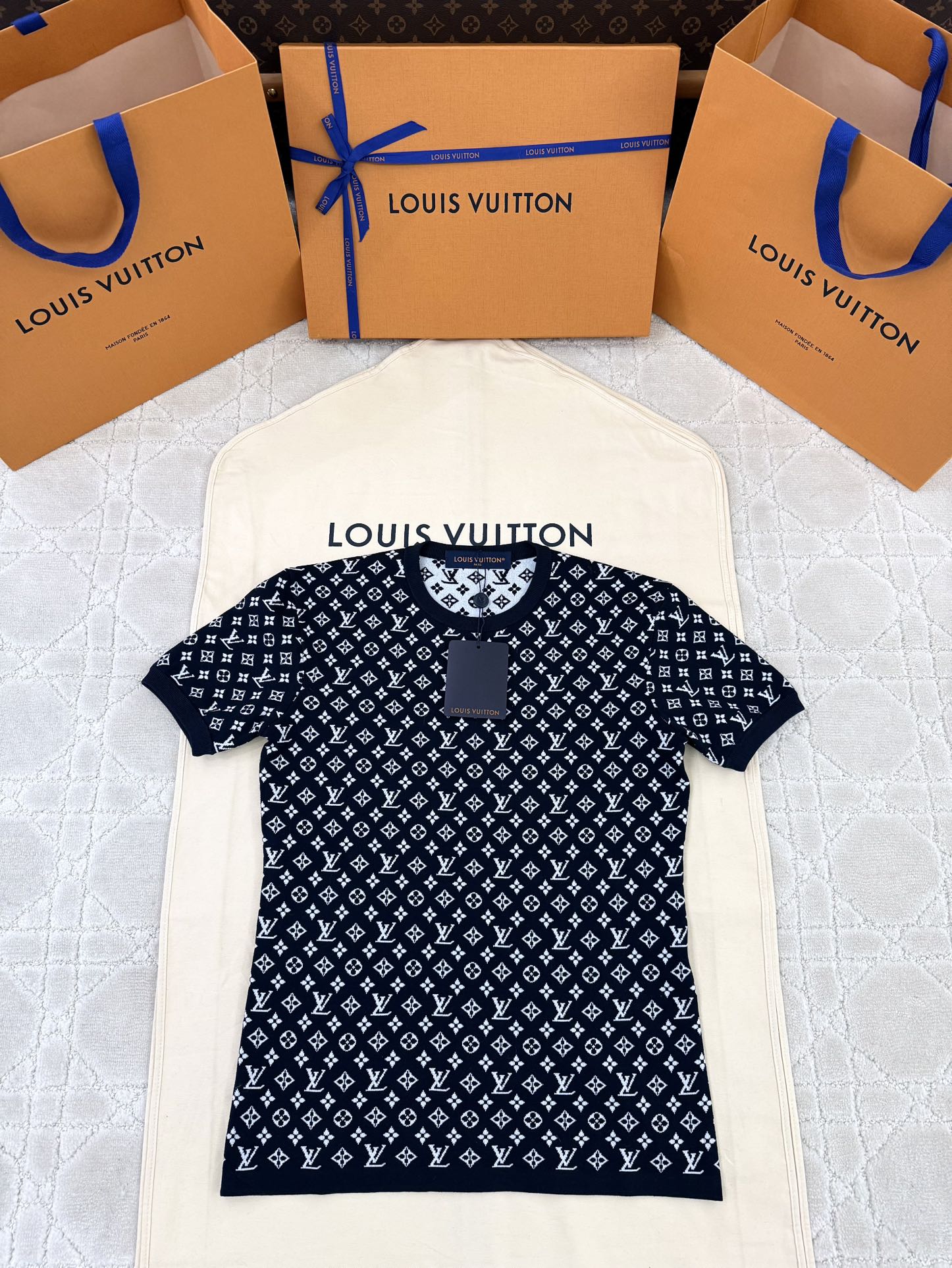 루이비통 로고 반팔티