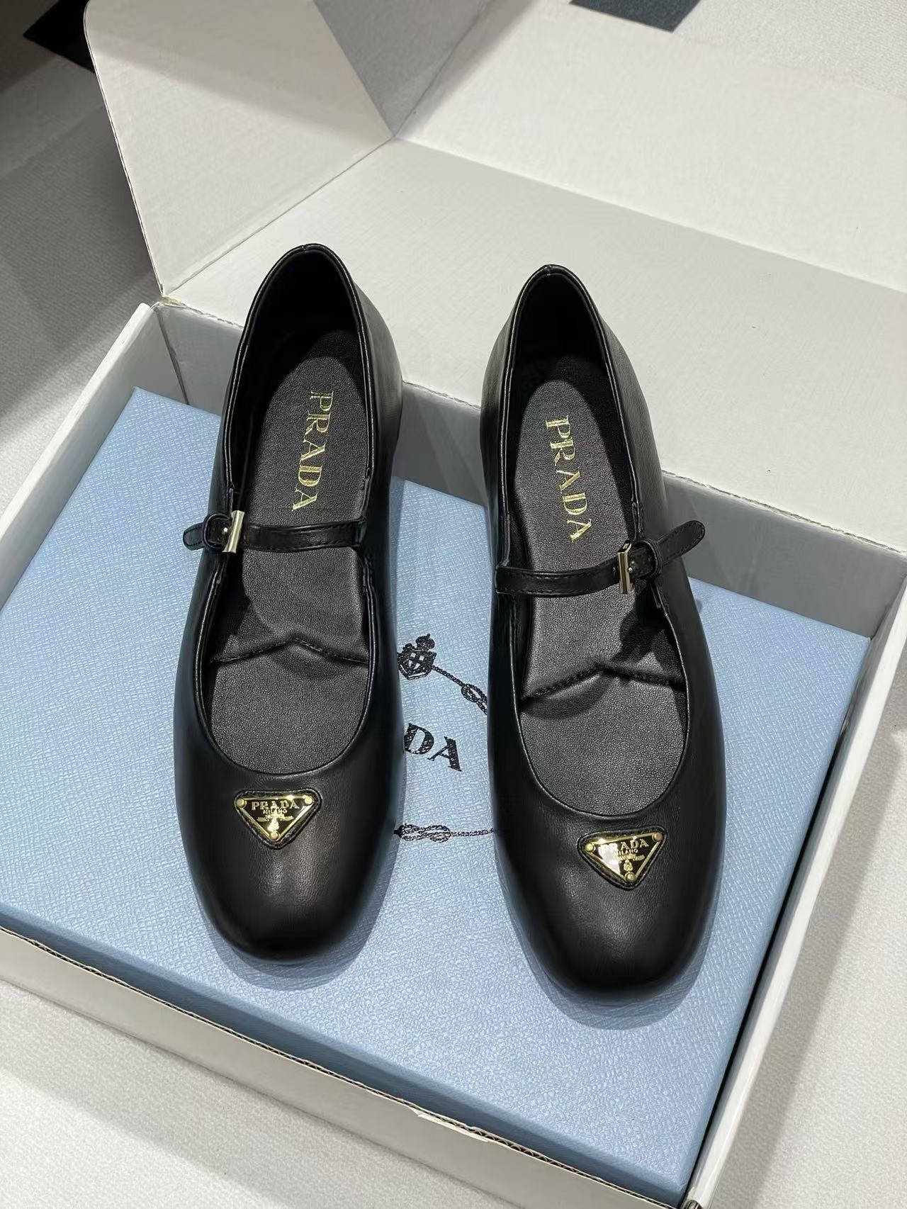 프라다 나파 가죽 발레리나 슈즈