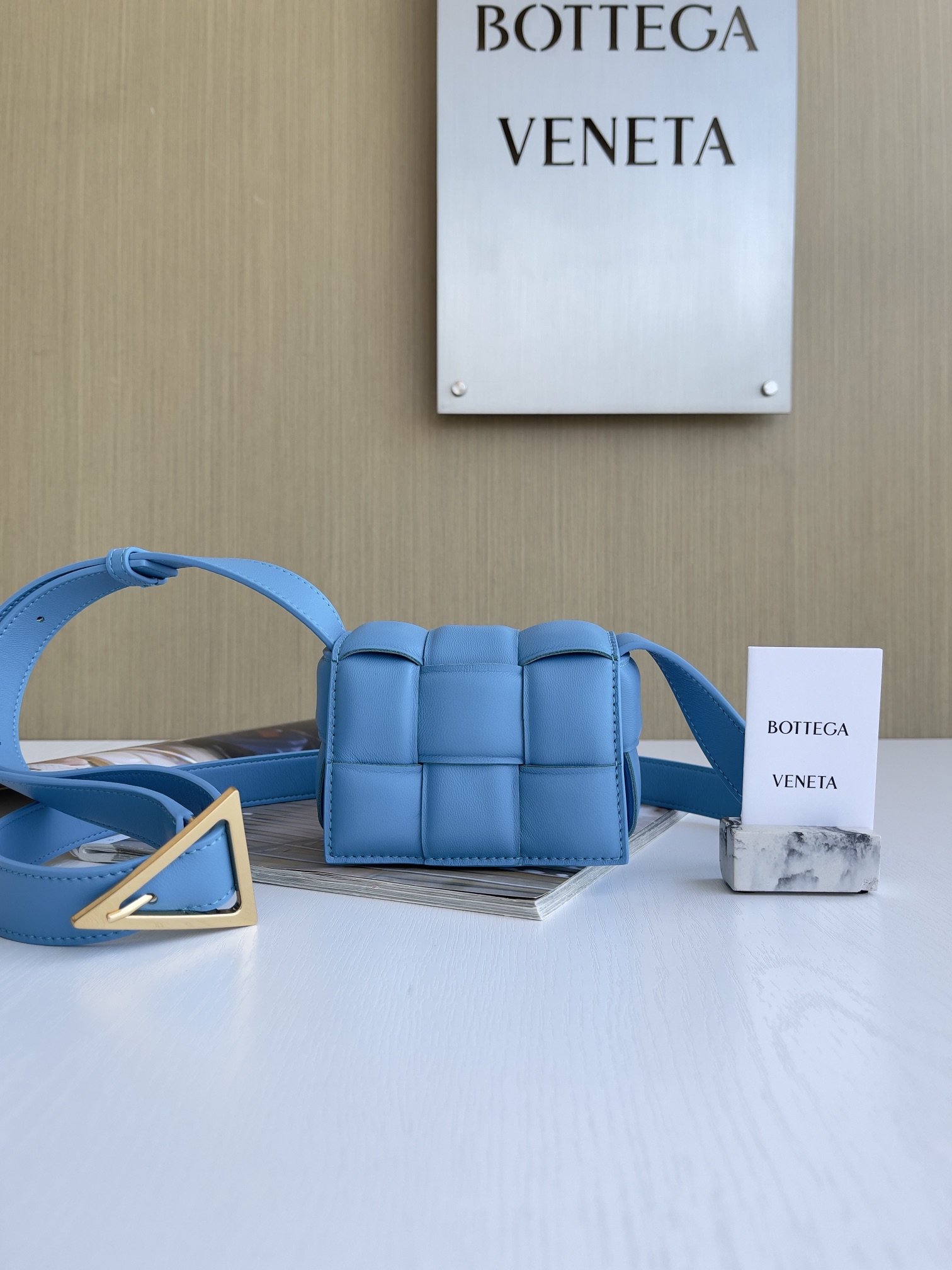 보테가 캔디 패딩 카세트 백