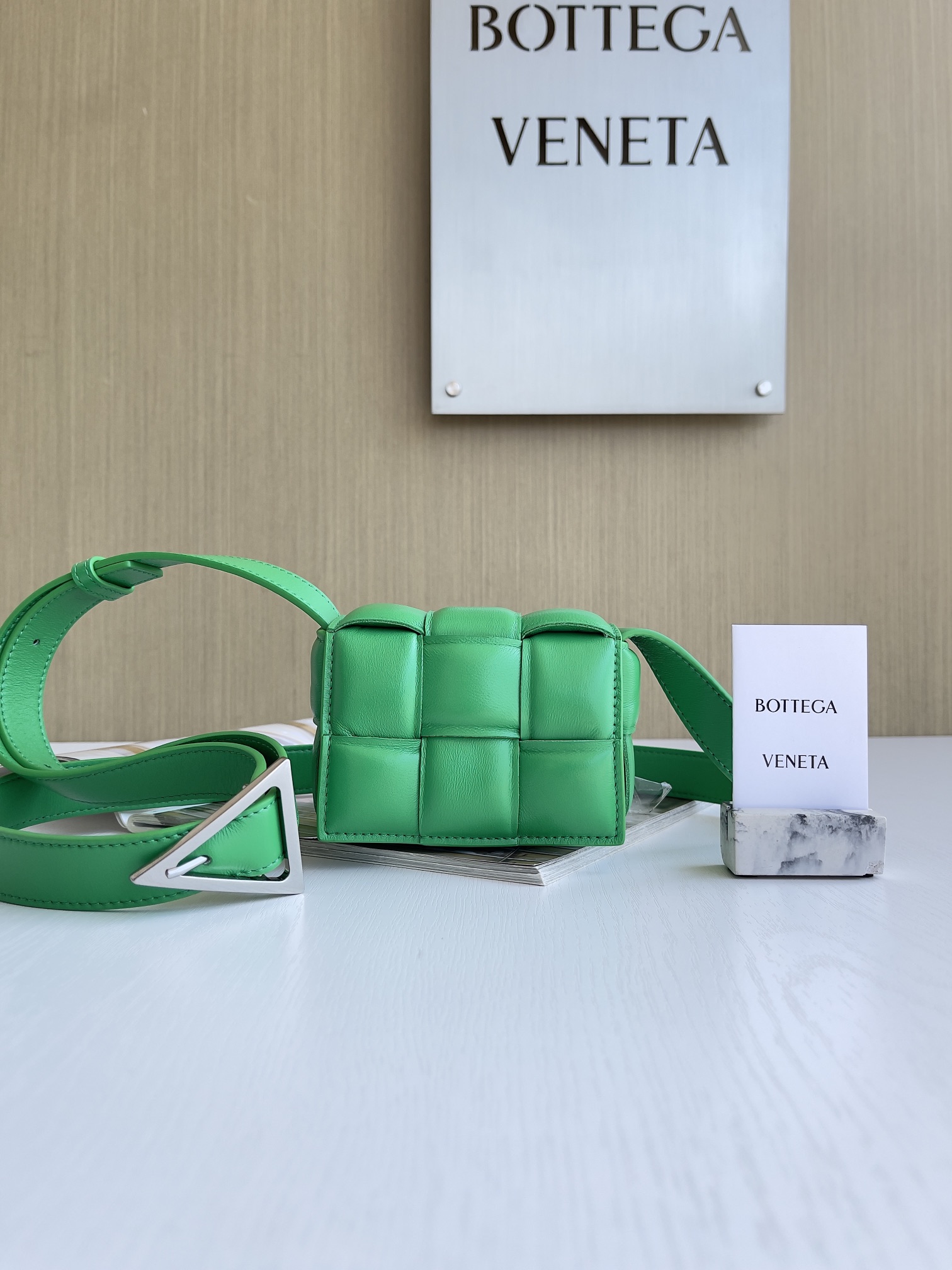 보테가 캔디 패딩 카세트 백