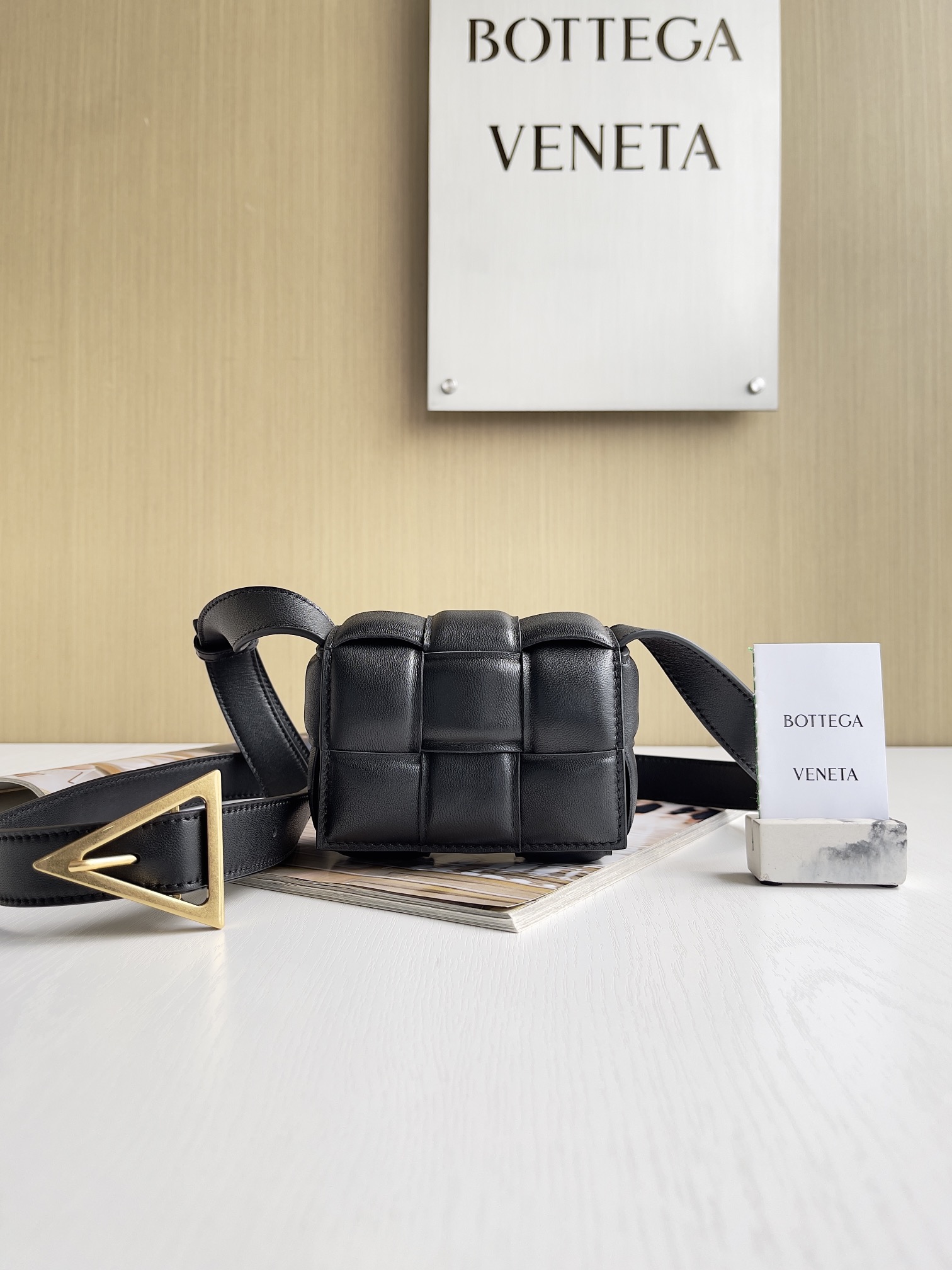 보테가 캔디 패딩 카세트 백