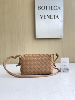 보테가베네타 미니 루프 카메라 백 카멜 723547