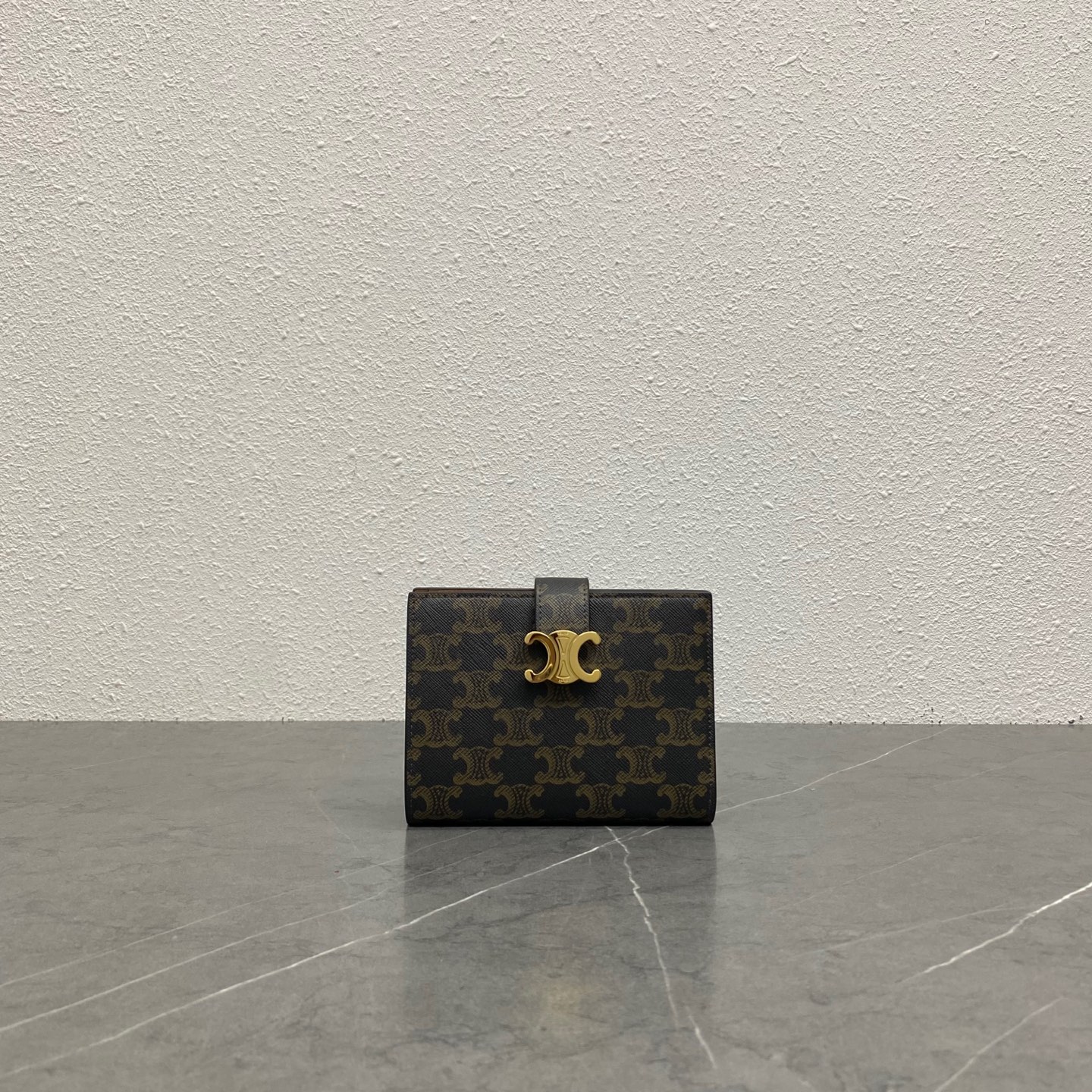 셀린느 미디엄 빅투아르 지갑 100913