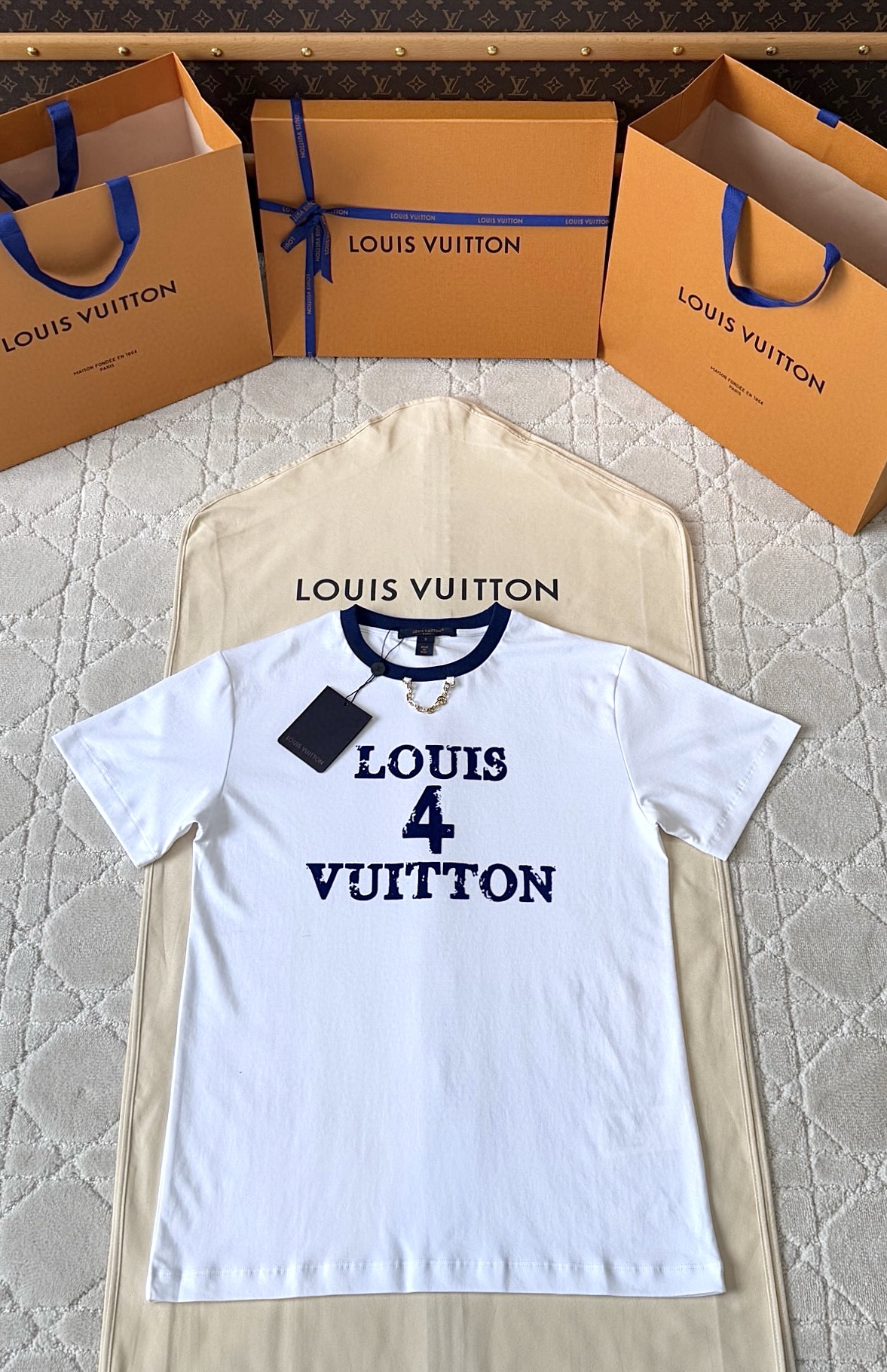 루이비통 반팔티