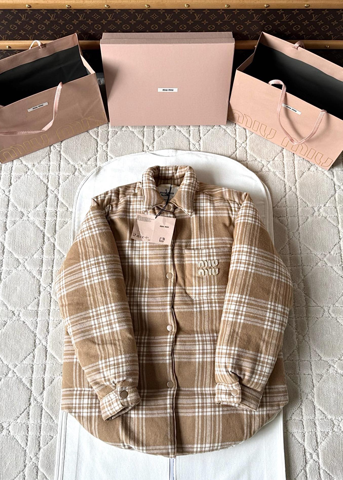 미우미우 25S 다운재킷