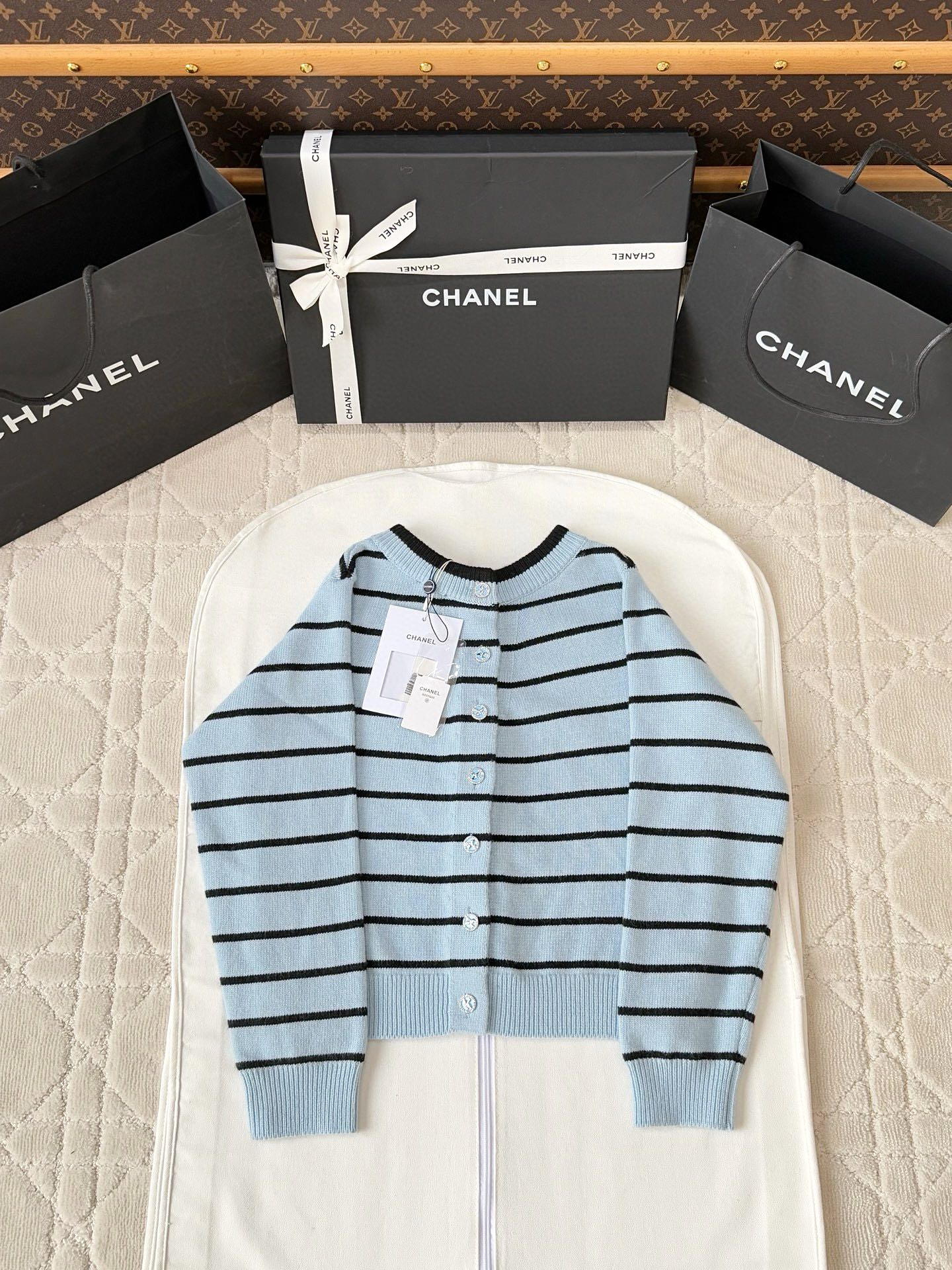 샤넬 25p 스트라이프 가디건