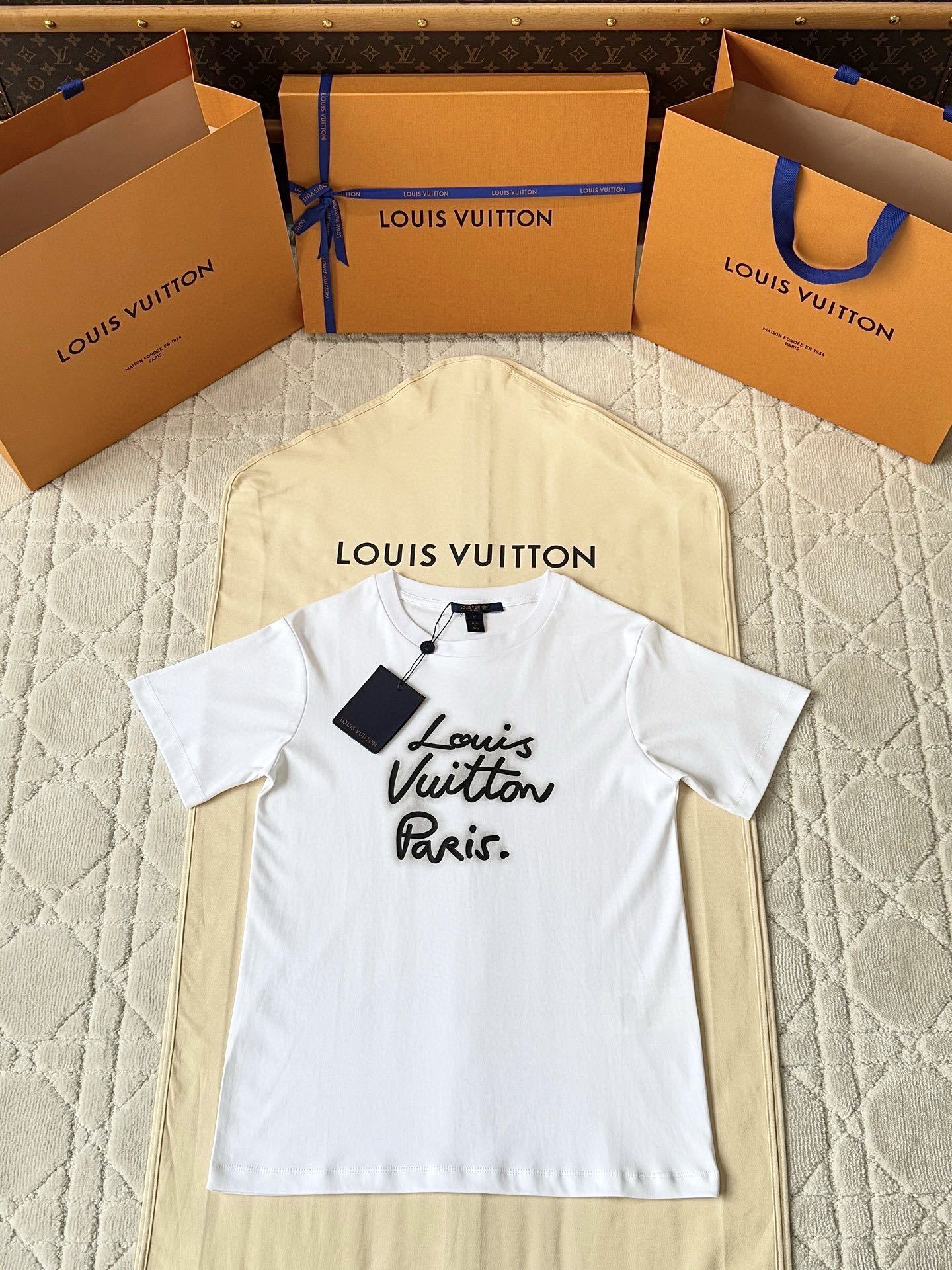 루이비통 반팔티