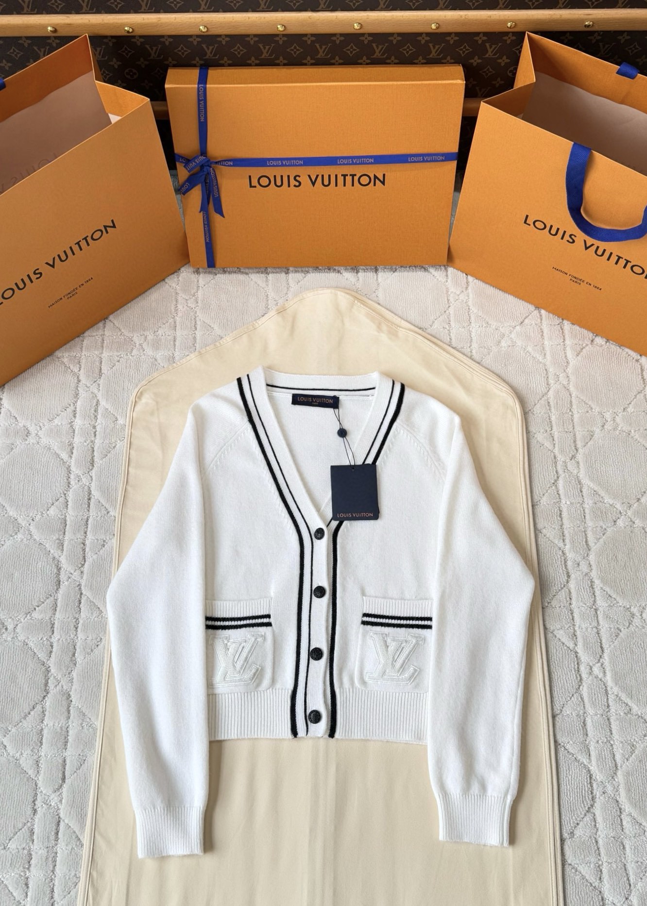 루이비통 25ss 가디건
