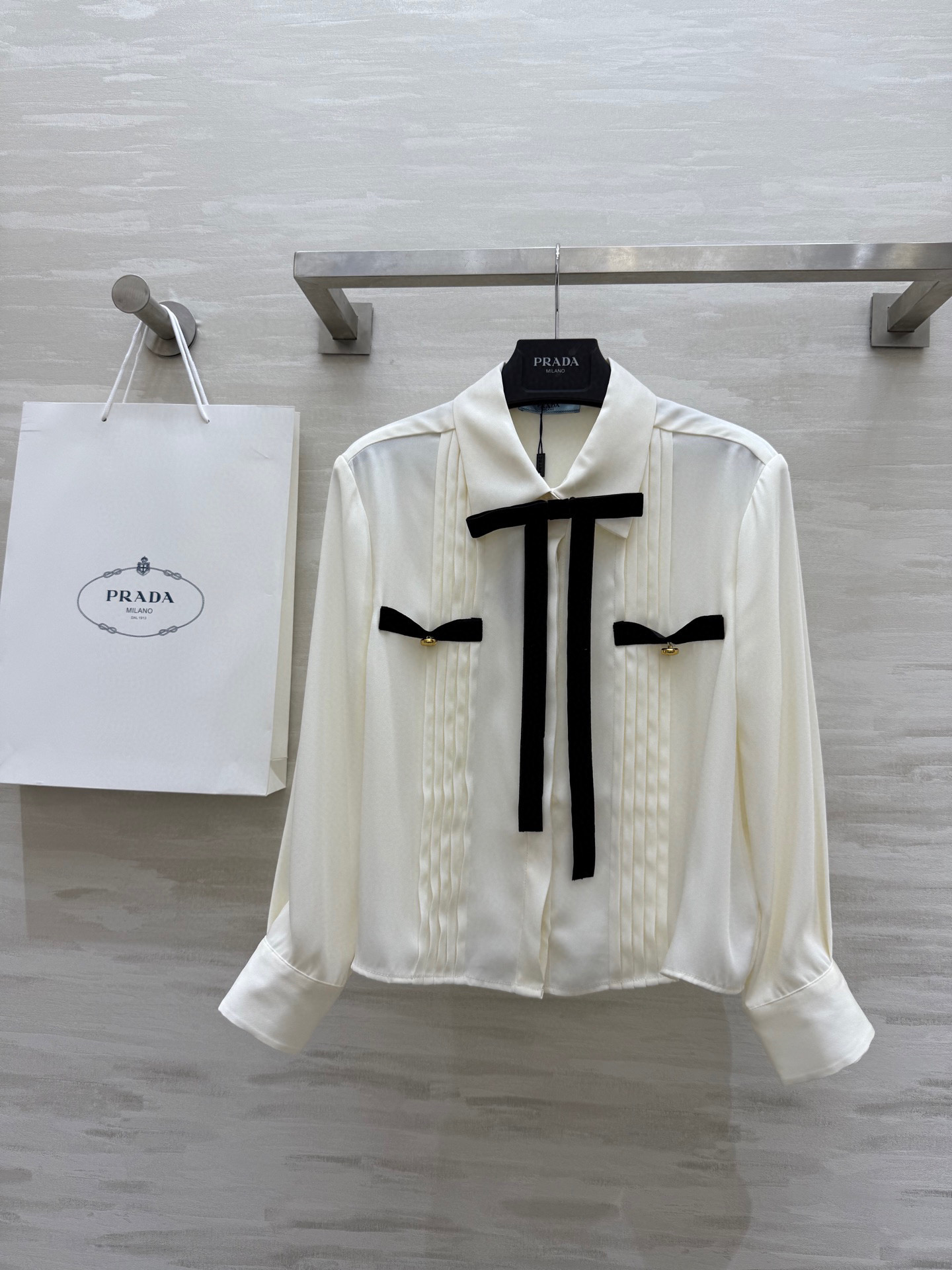 프라다 라펠 셔츠