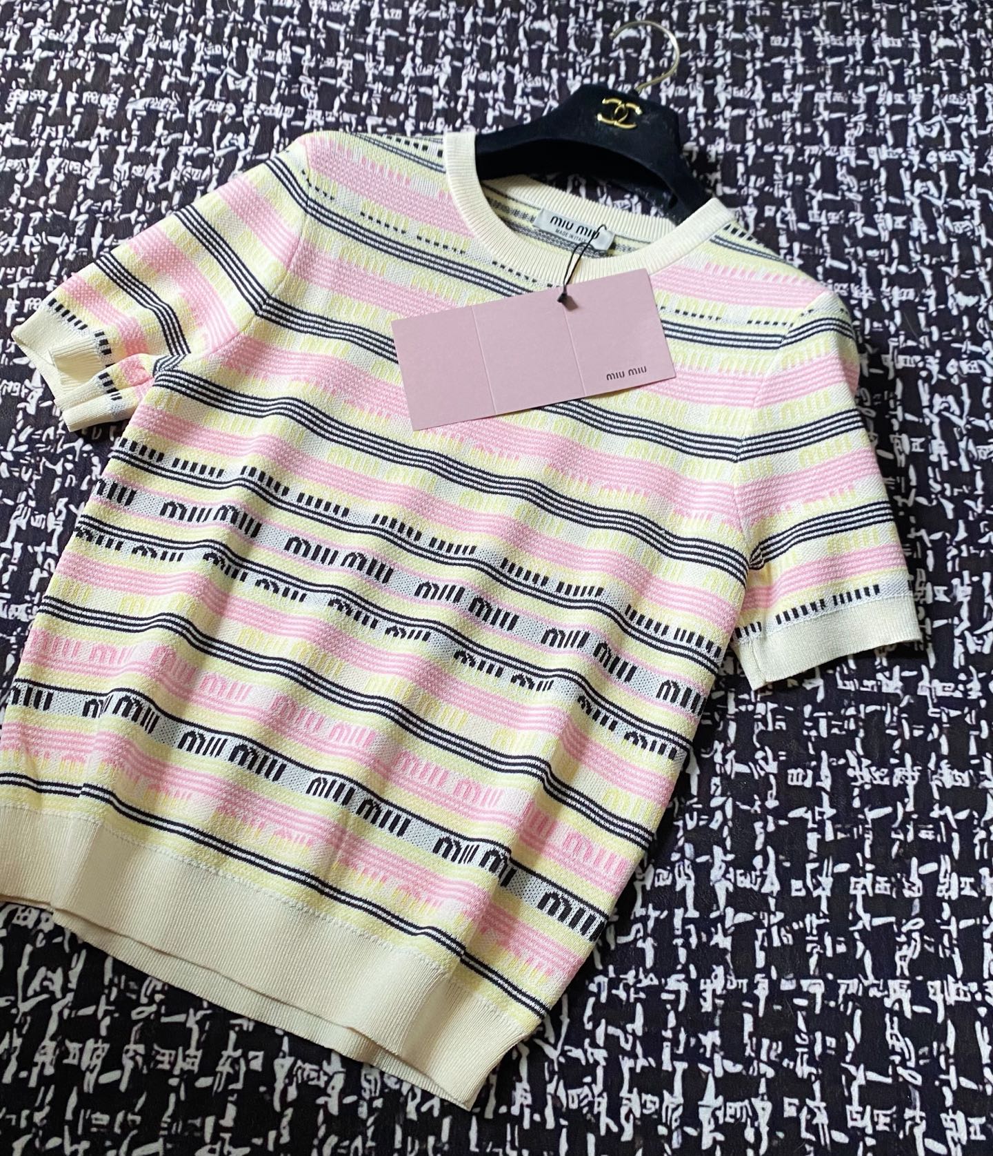 미우미우 반팔티