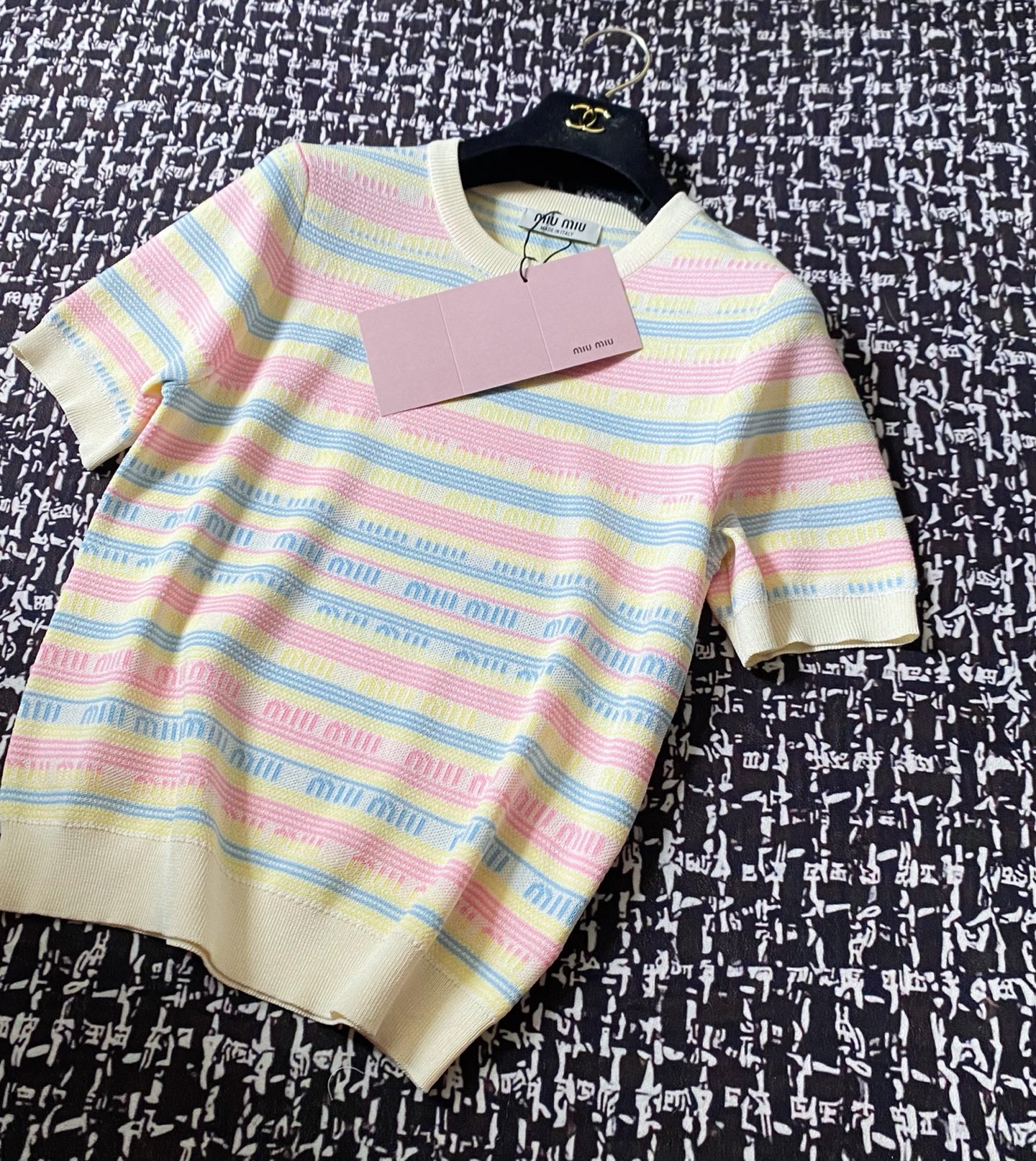 미우미우 반팔티