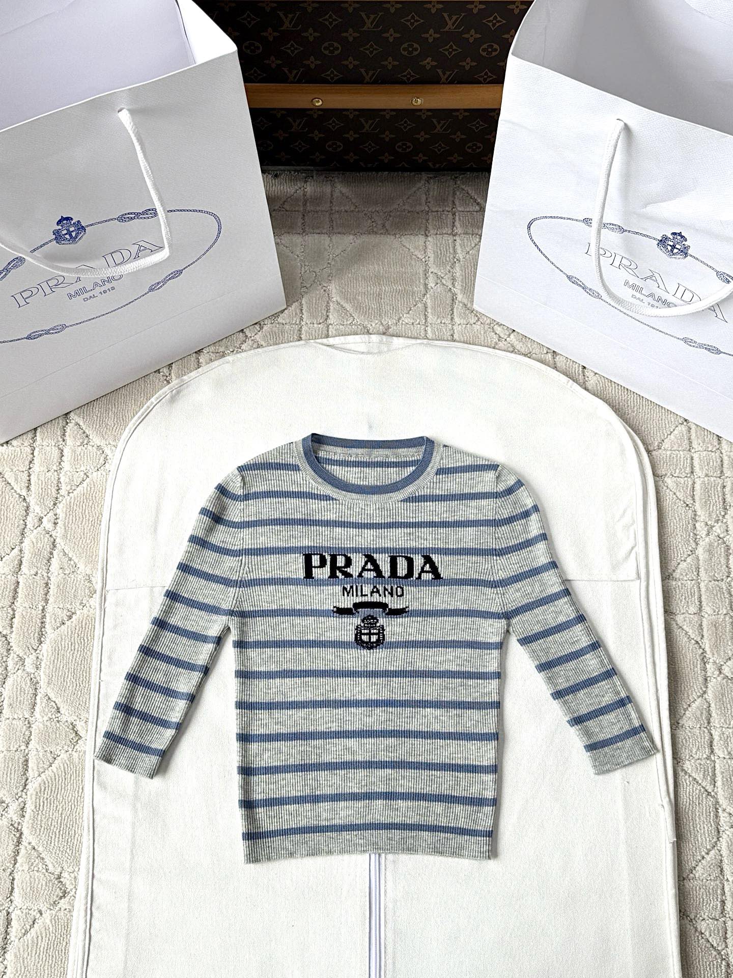 프라다 스트라이프 니트