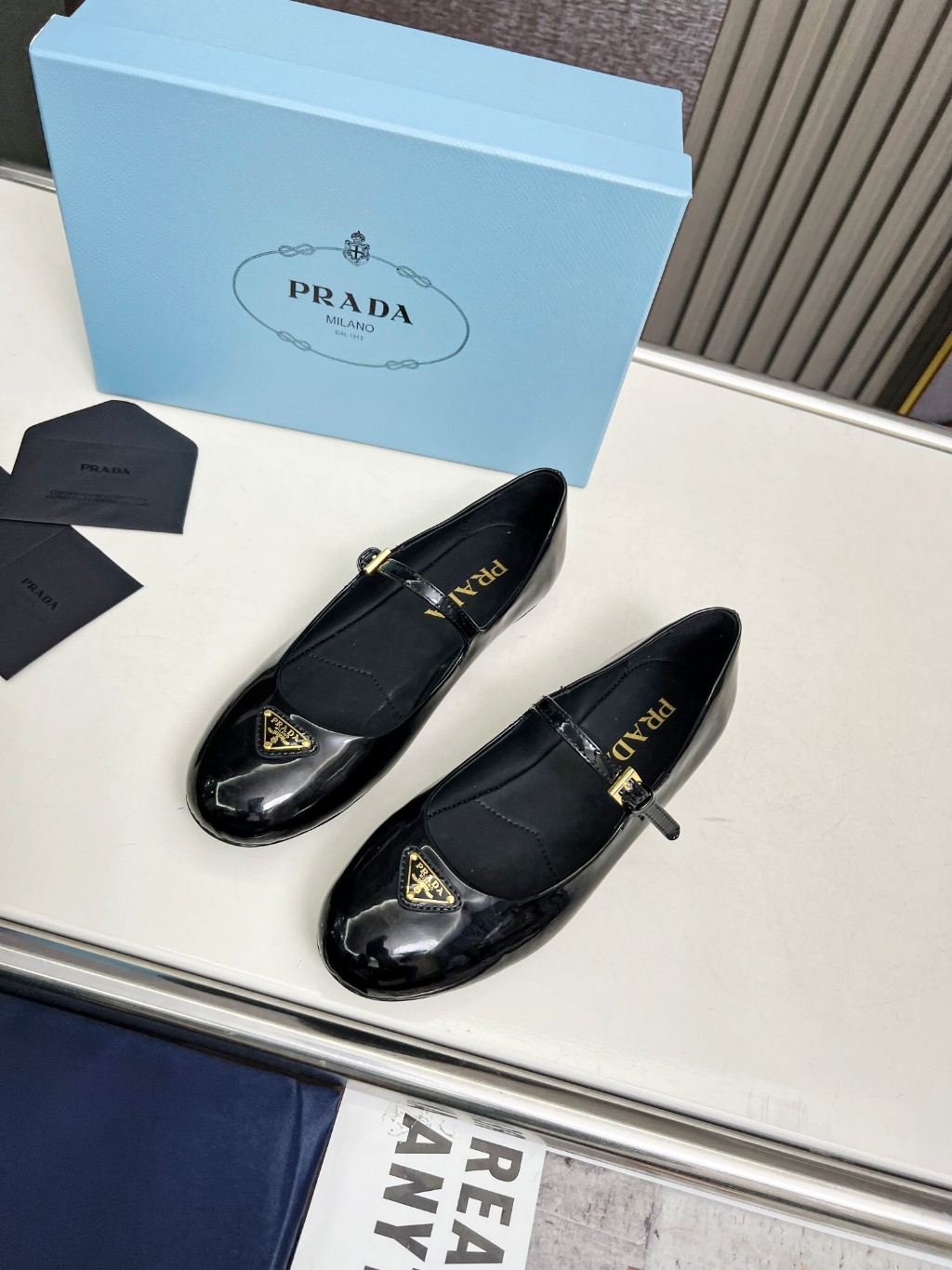 프라다 여성 구두 페이턴트 가죽 발레리나 블랙