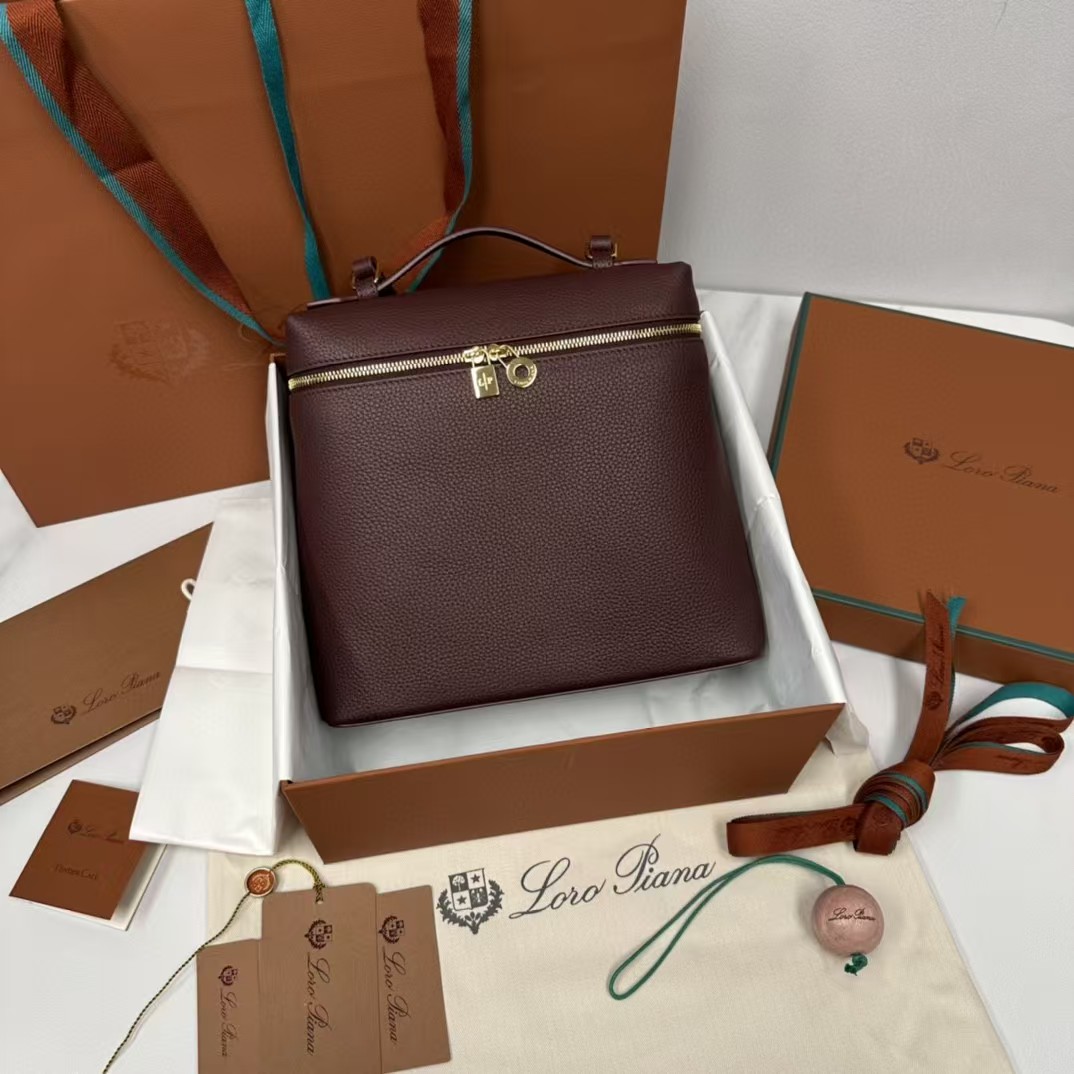 로로피아나 엑스트라포켓 백팩