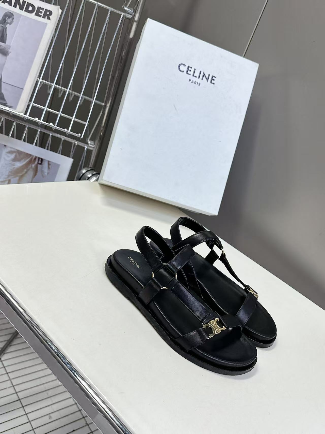 셀린느 트리옹프 모드 샌들