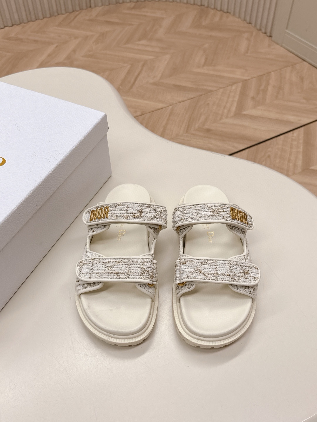 디올 샌들