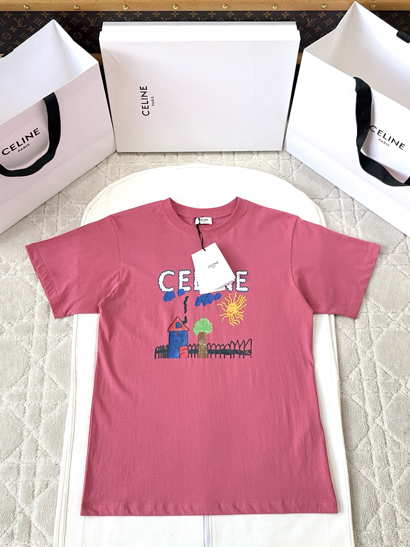 셀린느 25SS 그래피티 프린트 티셔츠