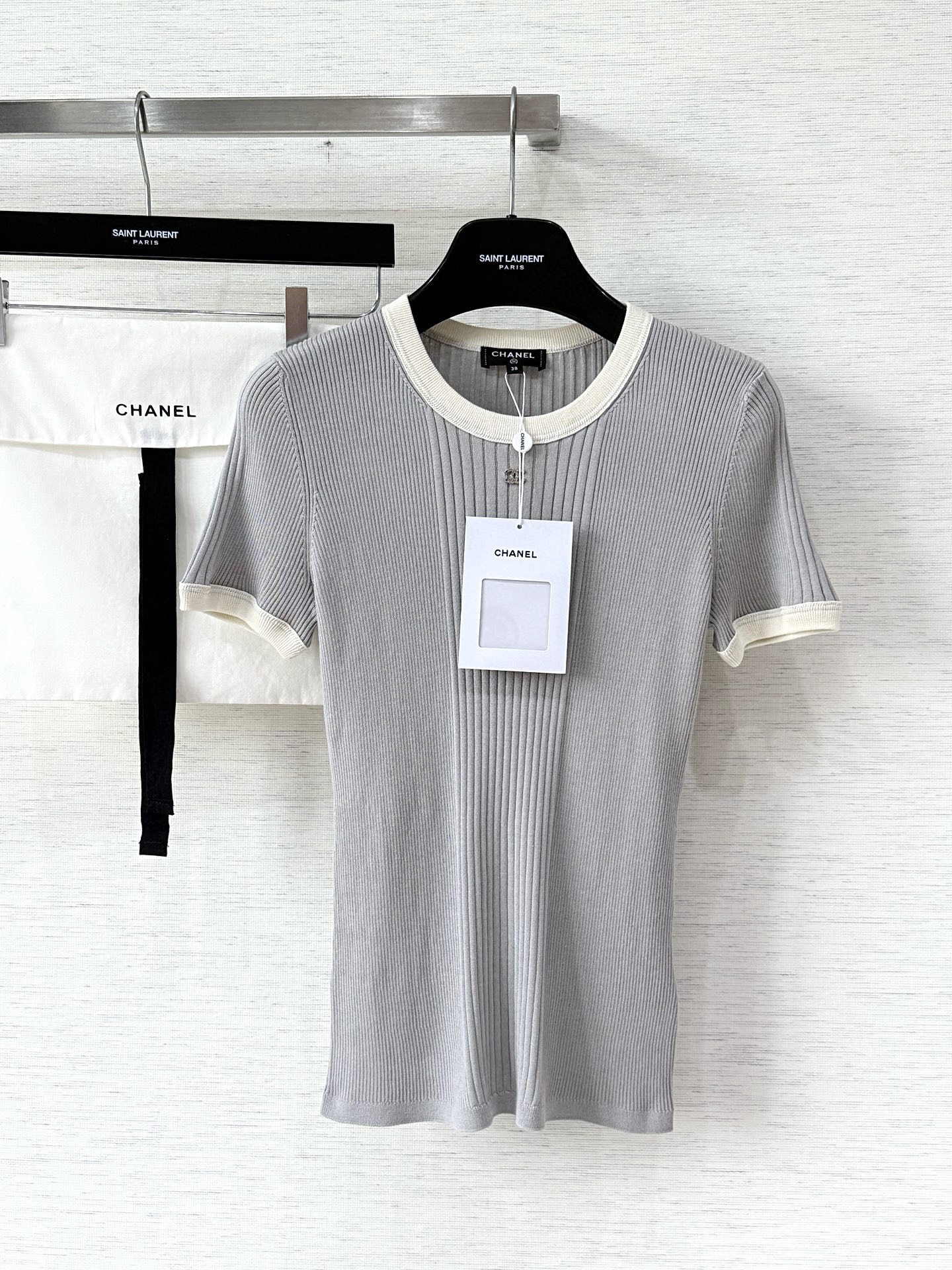 샤넬 25ss 니트 라인스톤 반팔