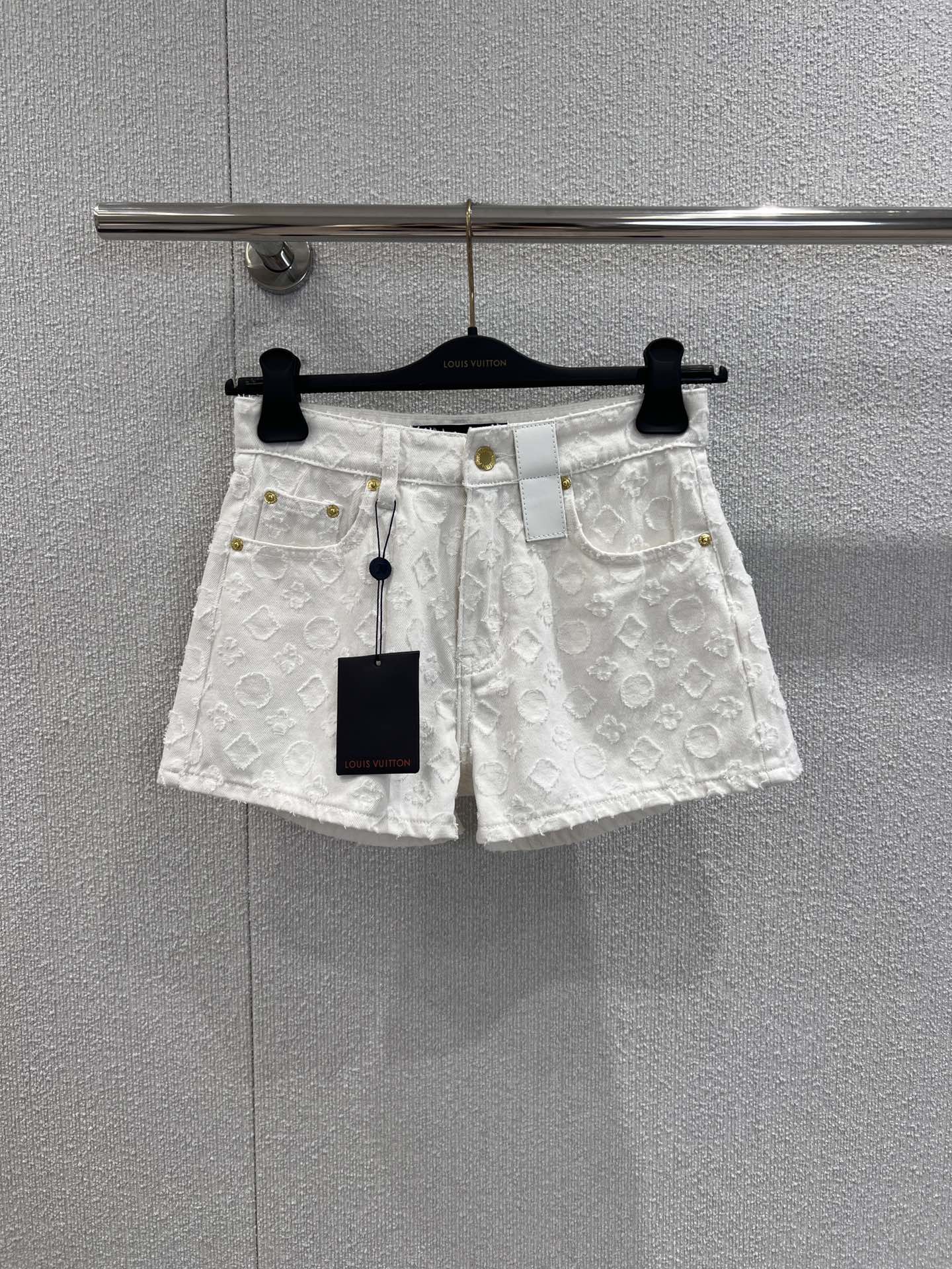 루이비통 25ss 화이트 반바지