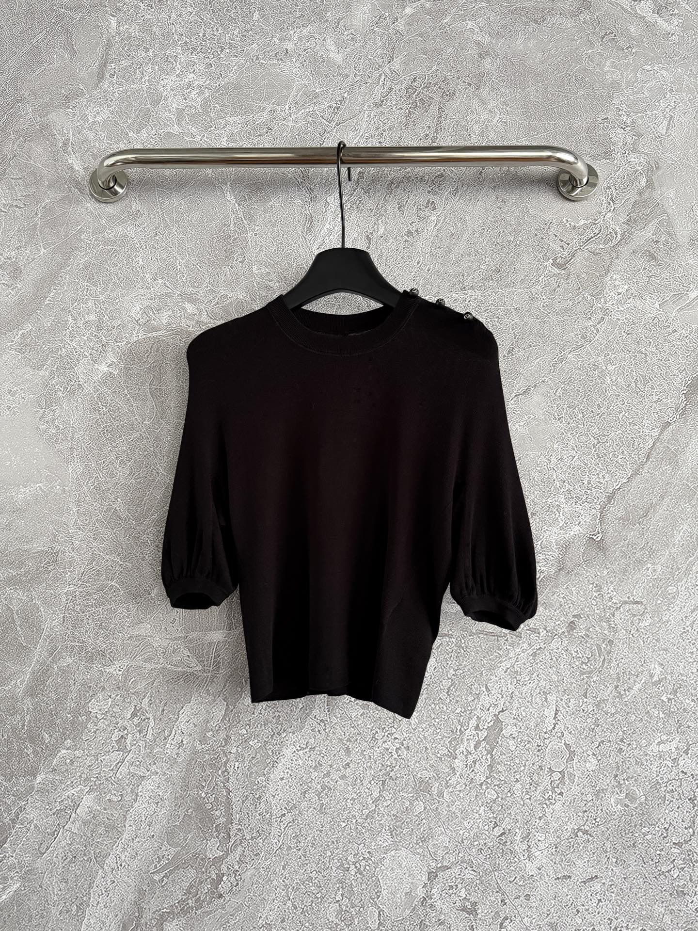 디올 펄 버튼 스웨터