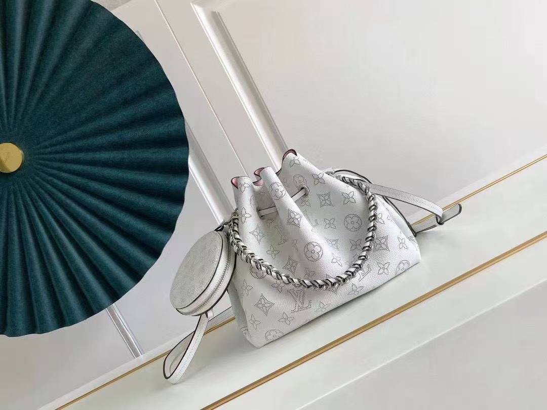 루이비통 벨라 버킷백 화이트