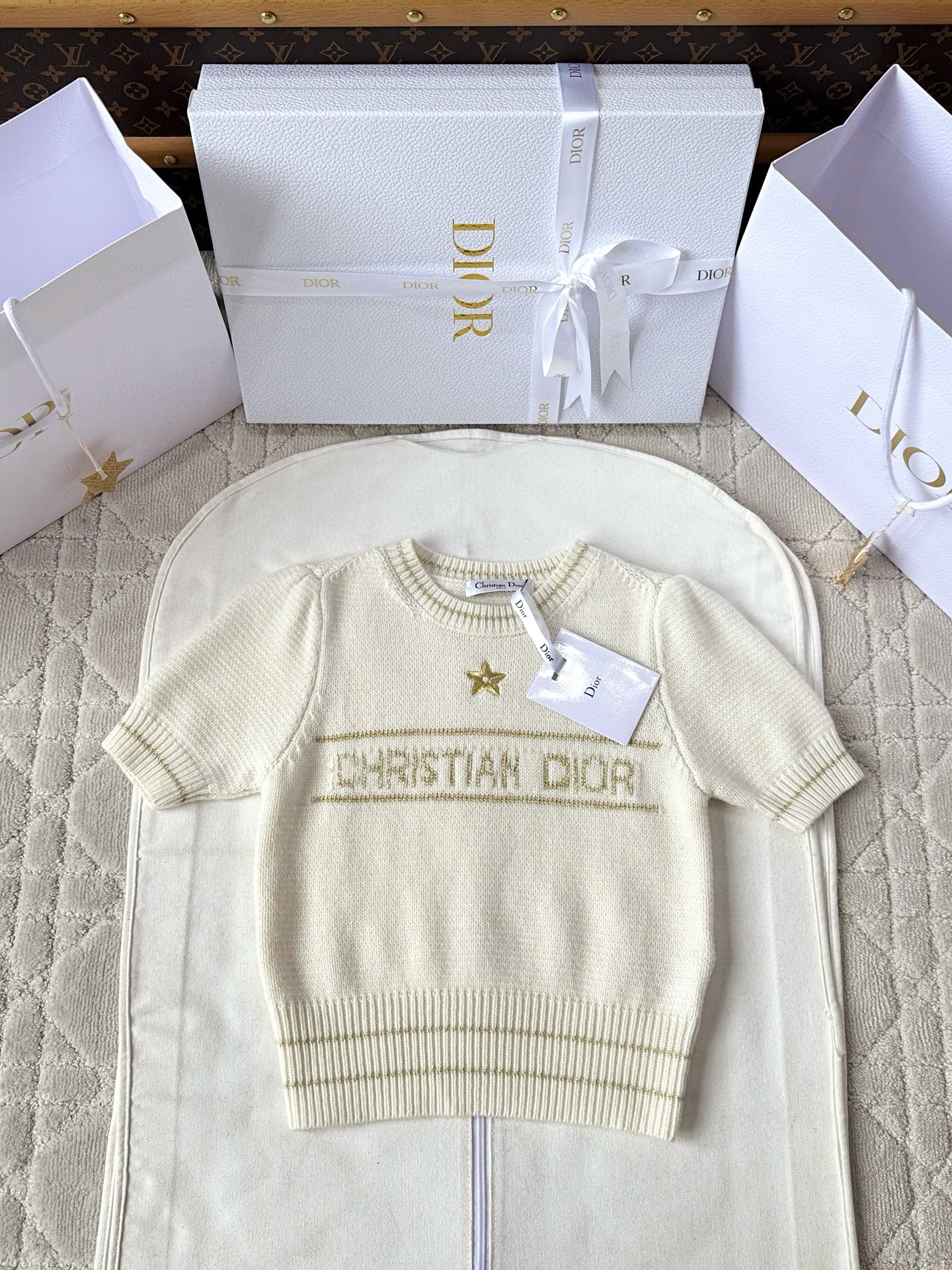 디올 25fw 자수 니트 반소매