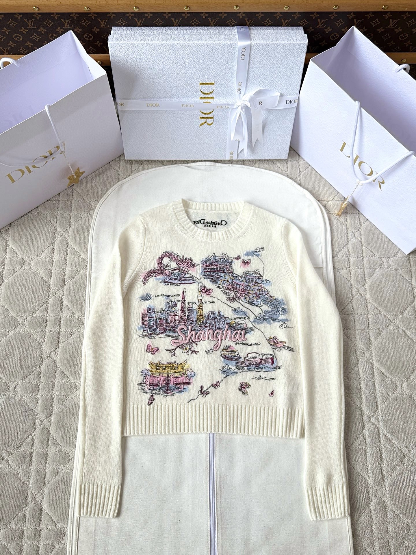 디올 25fw 자수 니트