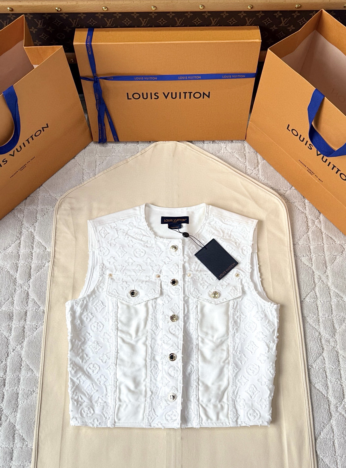 루이비통 25ss 슬리브리스 데님 재킷