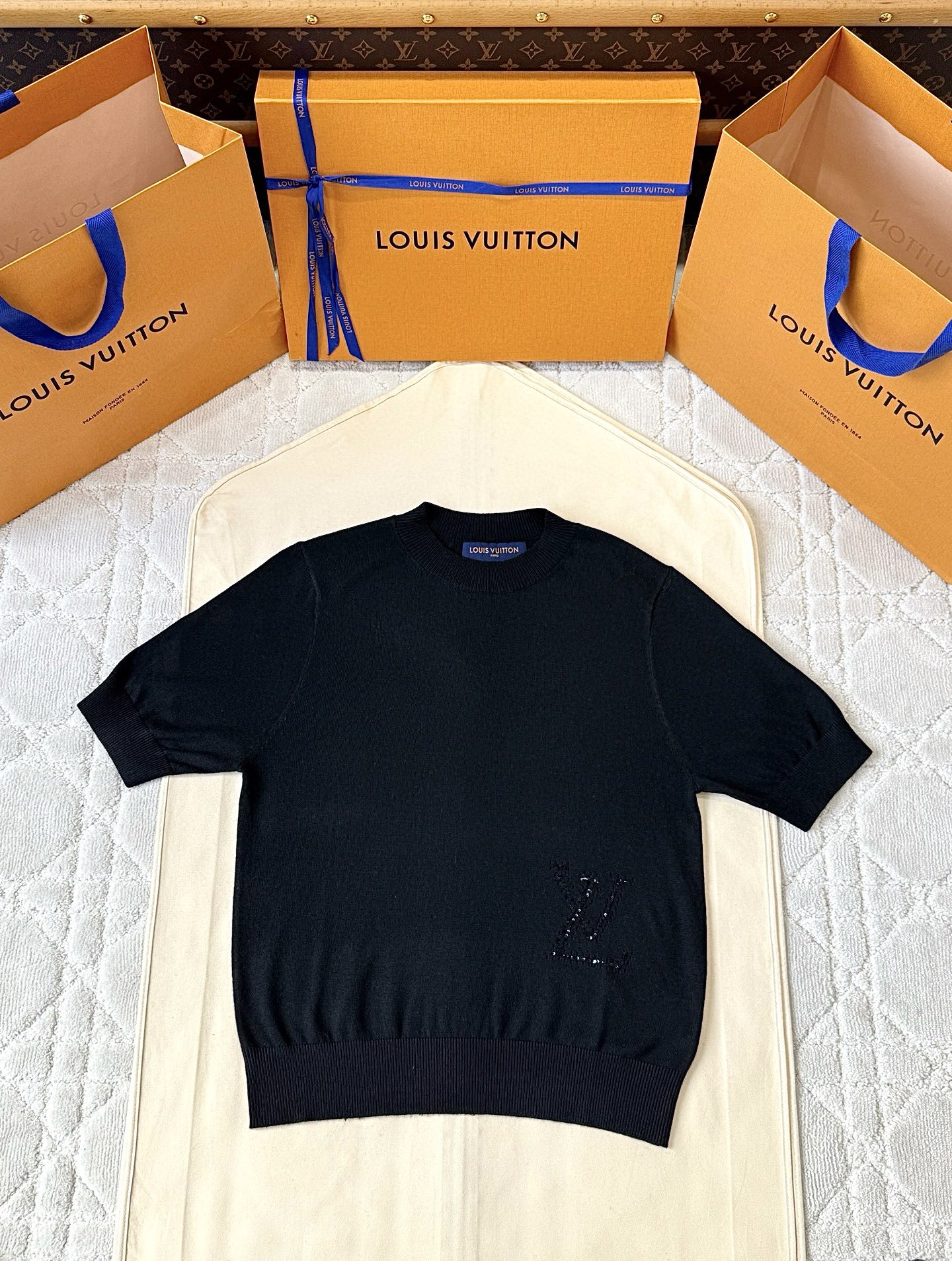 루이비통 로고 울 반팔티