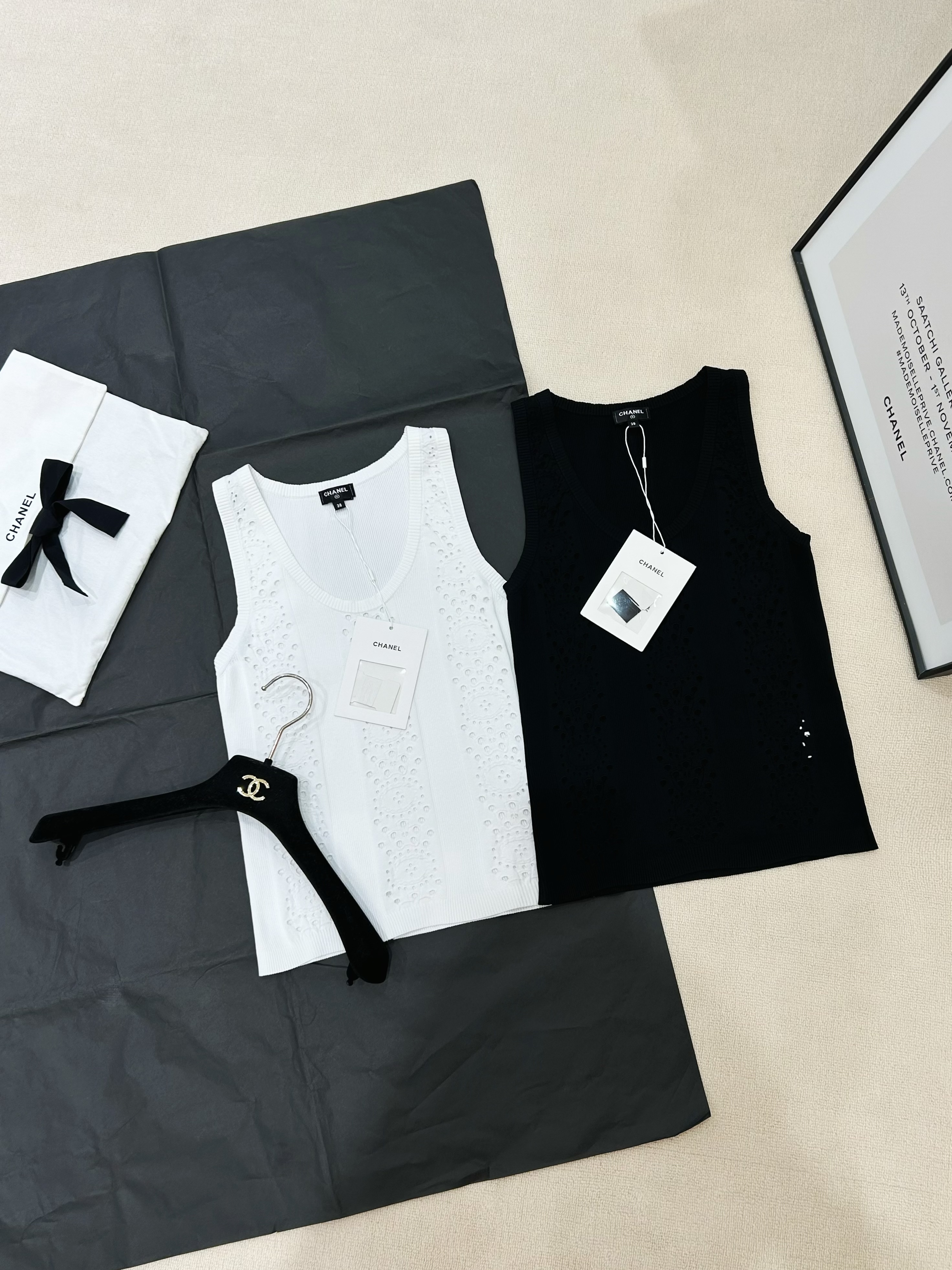 샤넬 슬리브리스 탑