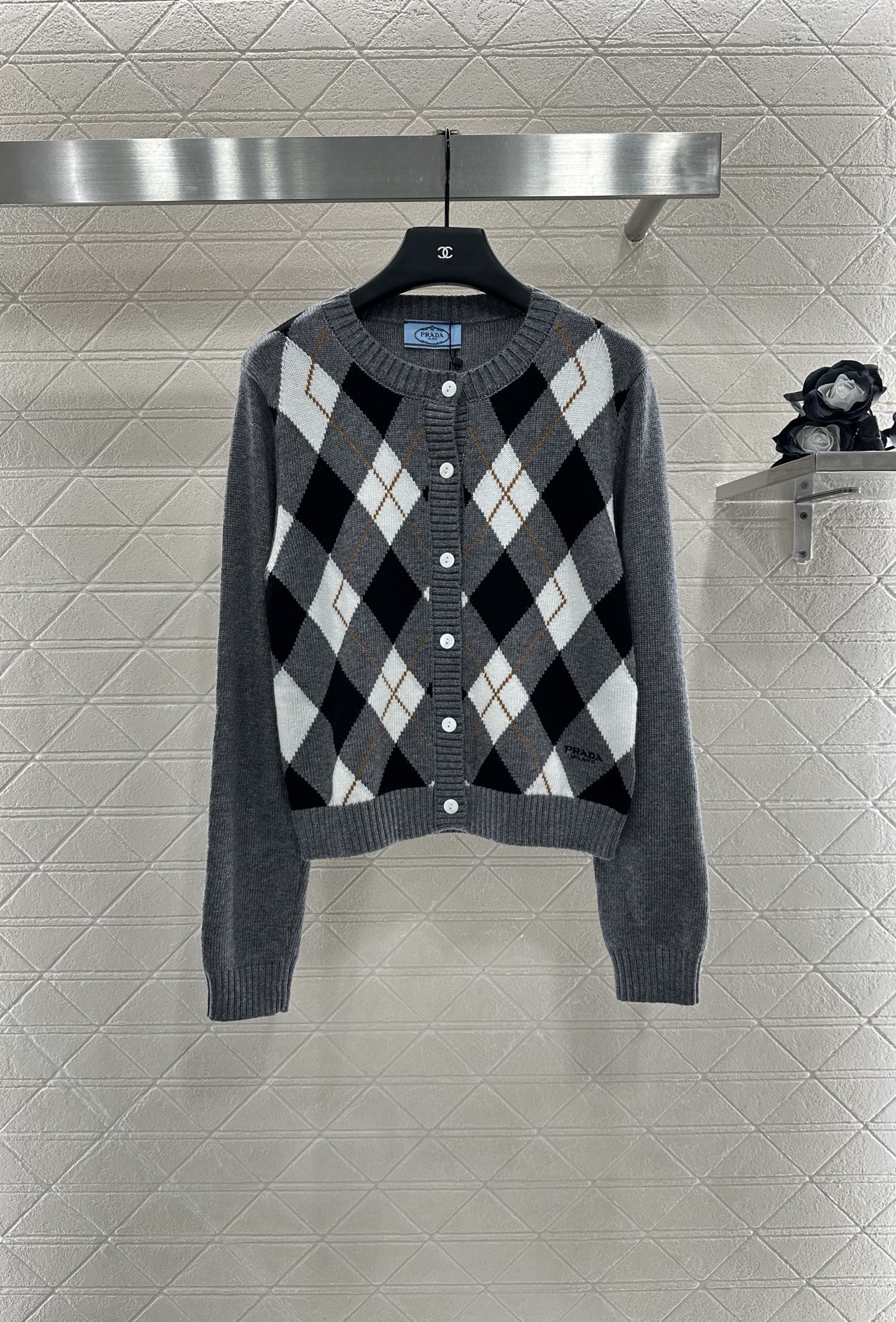 프라다 가디건
