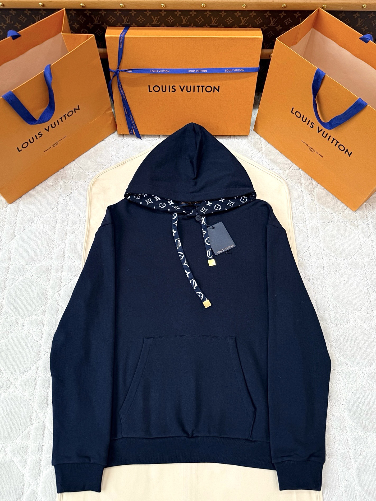 루이비통 후드티