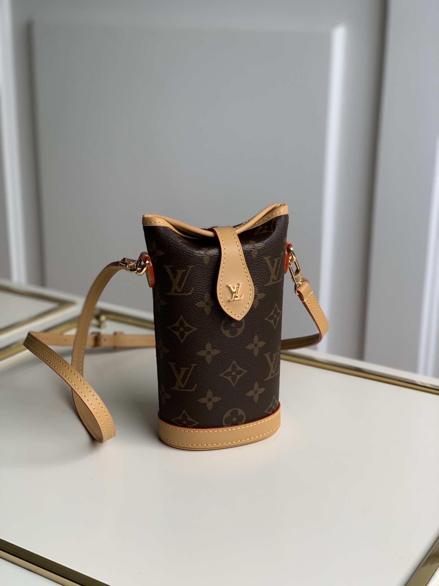 루이비통 폴드 미 파우치