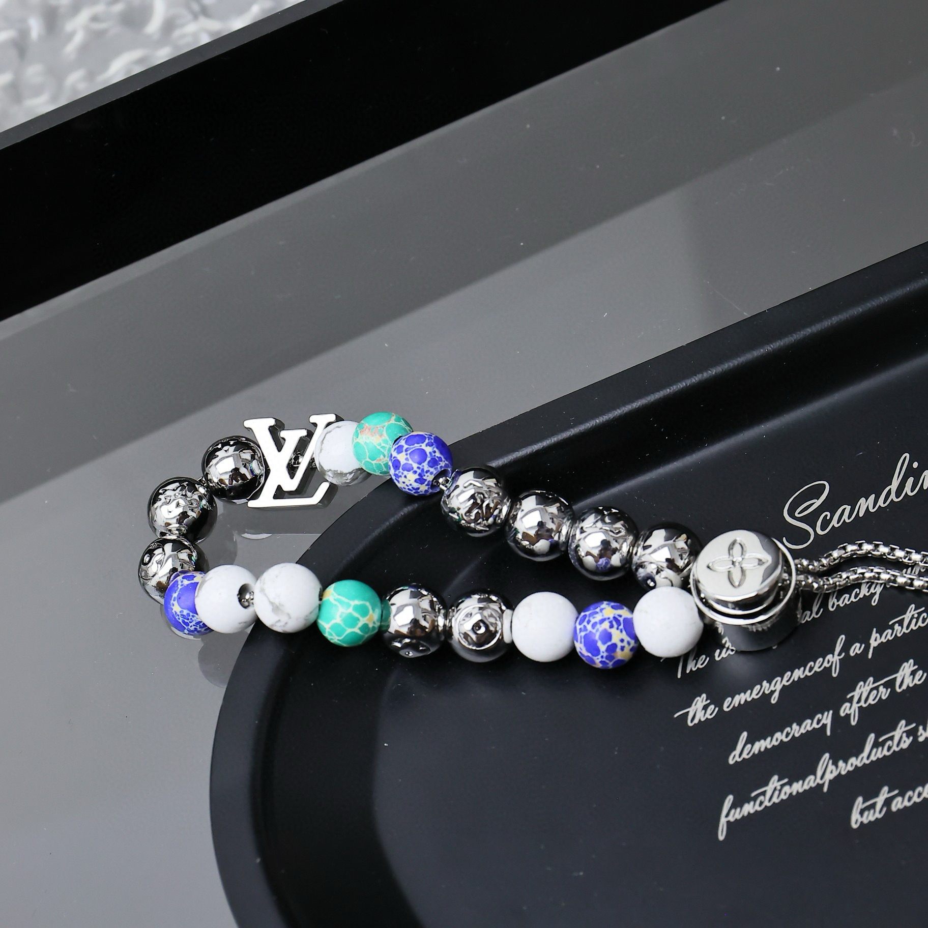 루이비통 리사이클드 모노그램 비즈 팔찌