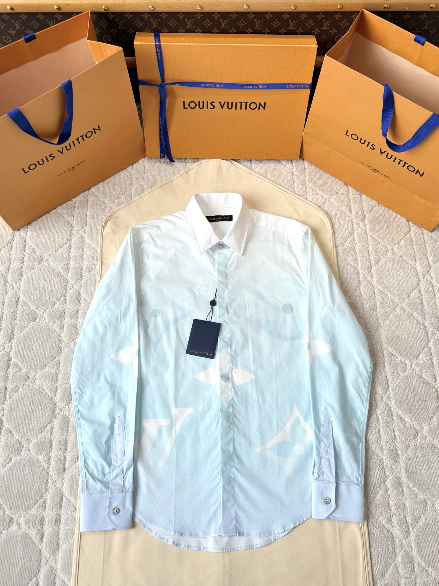 루이비통 25FW 그라데이션 긴팔 셔츠