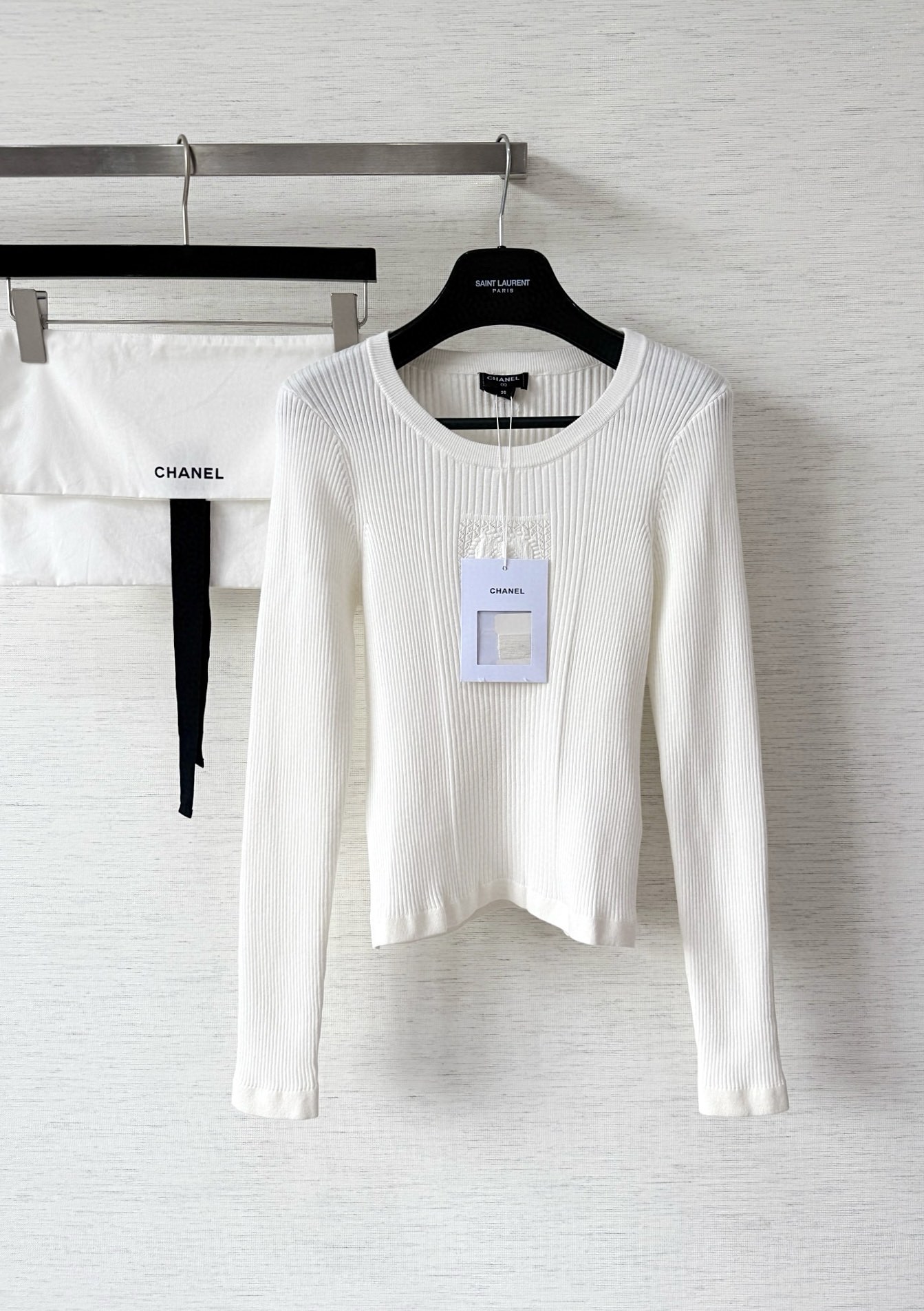 샤넬 25fw 하트 자수 롱슬리브 니트 탑