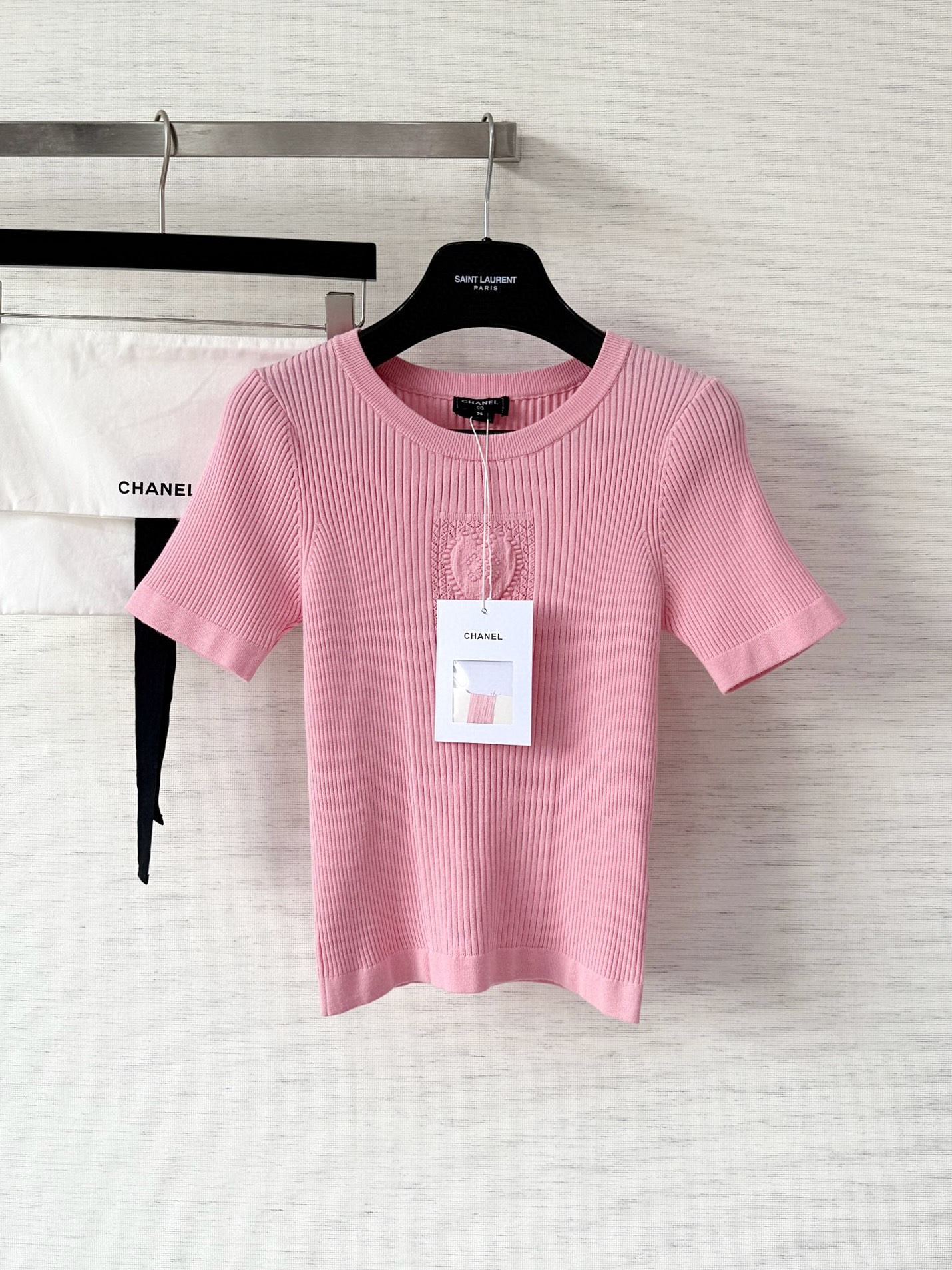 샤넬 25fw 하트 자수 니트 탑 반팔