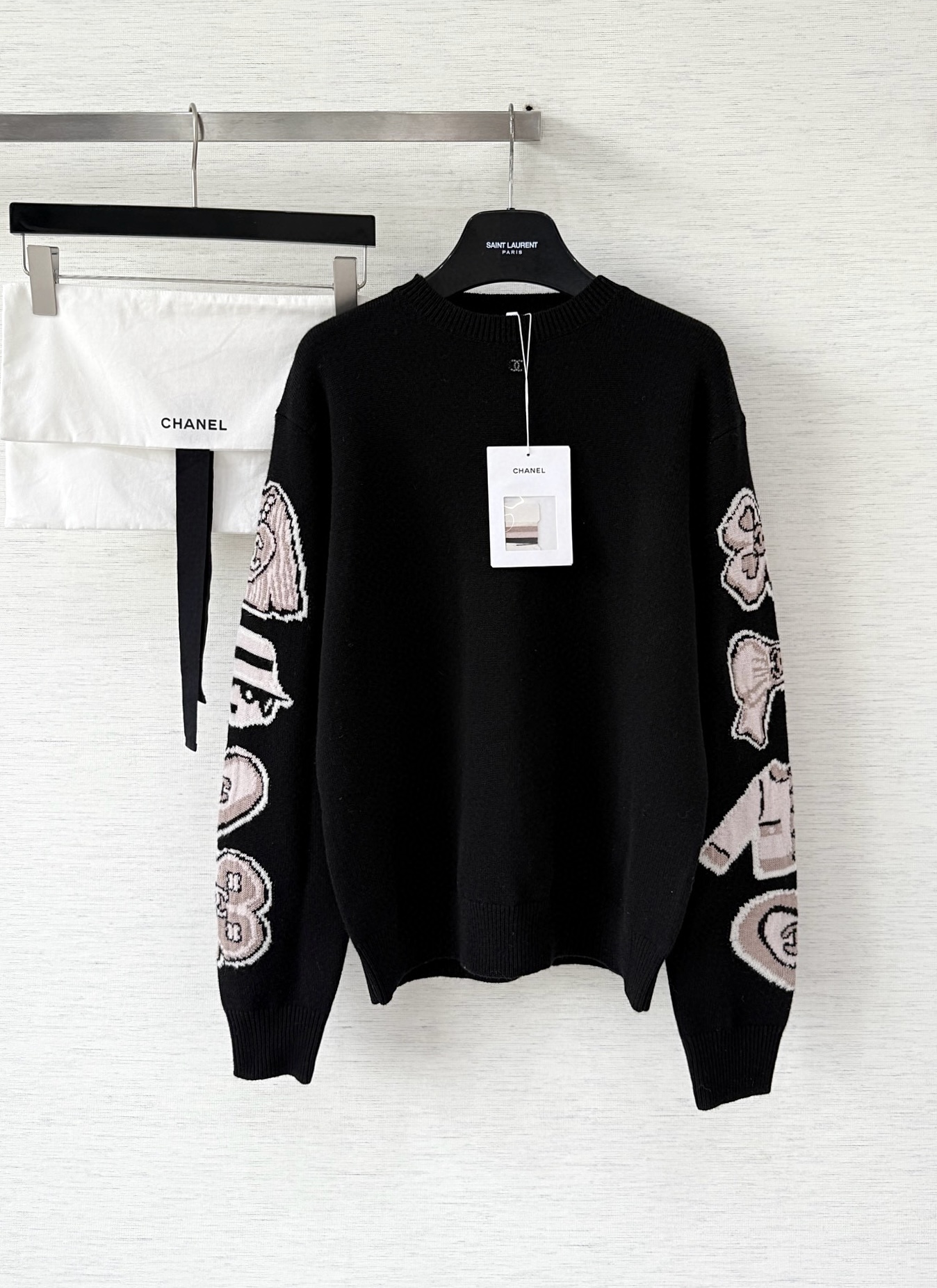 샤넬 25fw 자수 리본 스웨터