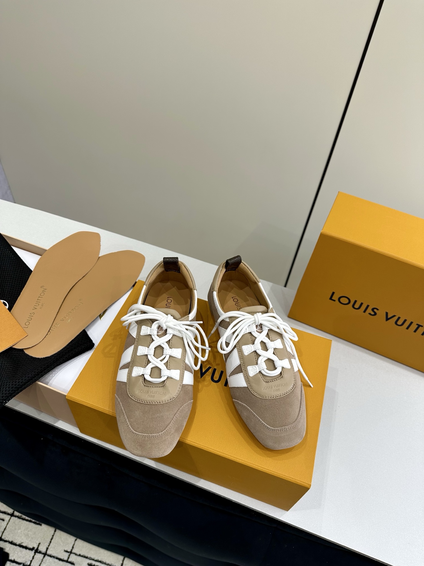 루이비통 스니커즈