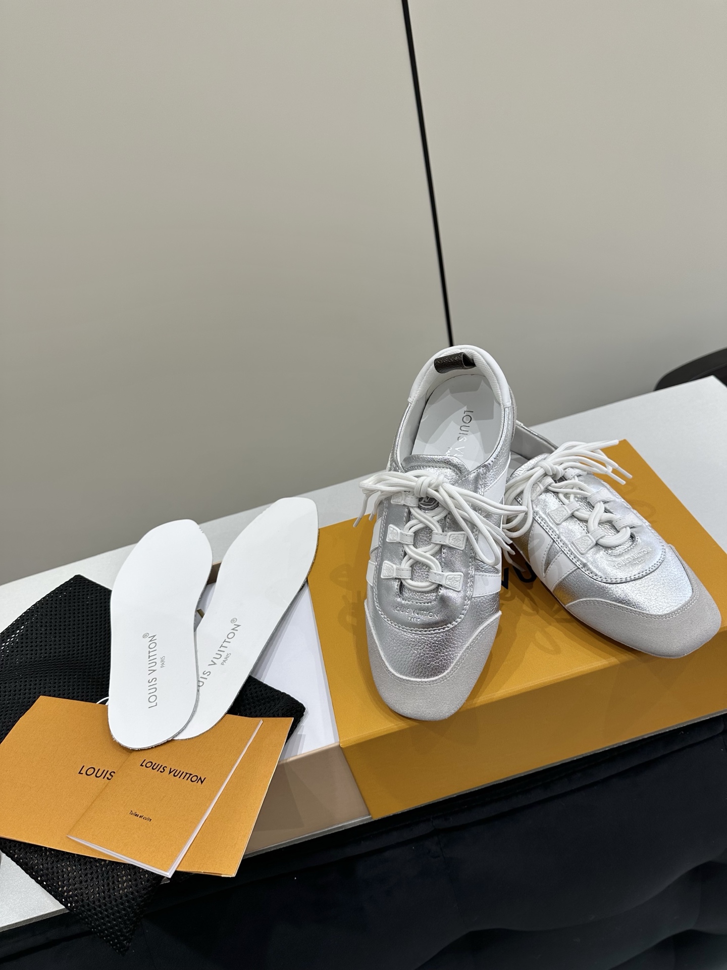 루이비통 스니커즈