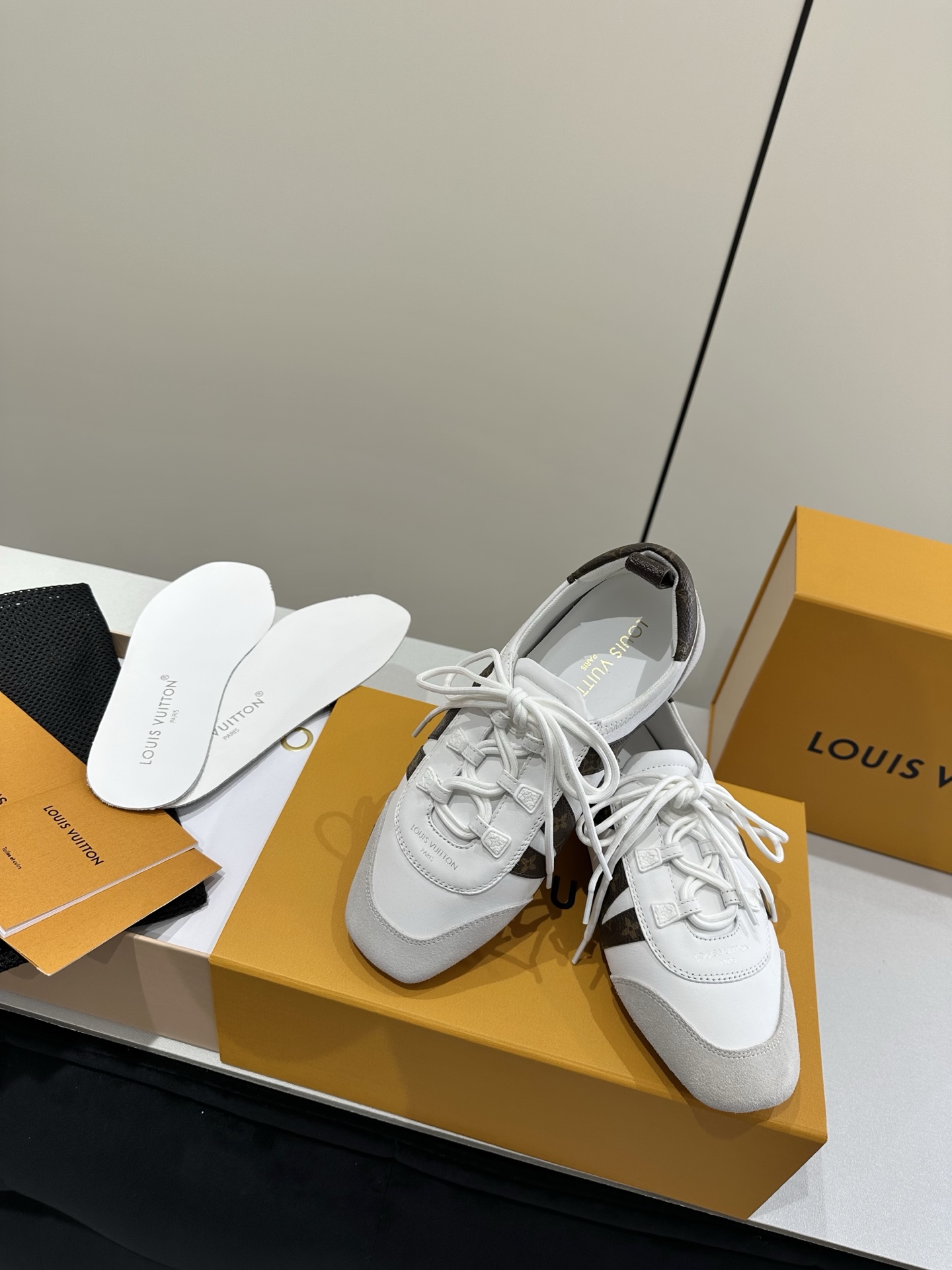 루이비통 스니커즈