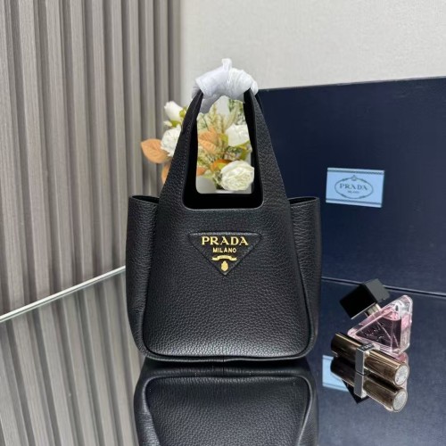 프라다 스몰 가죽 토트백 블랙