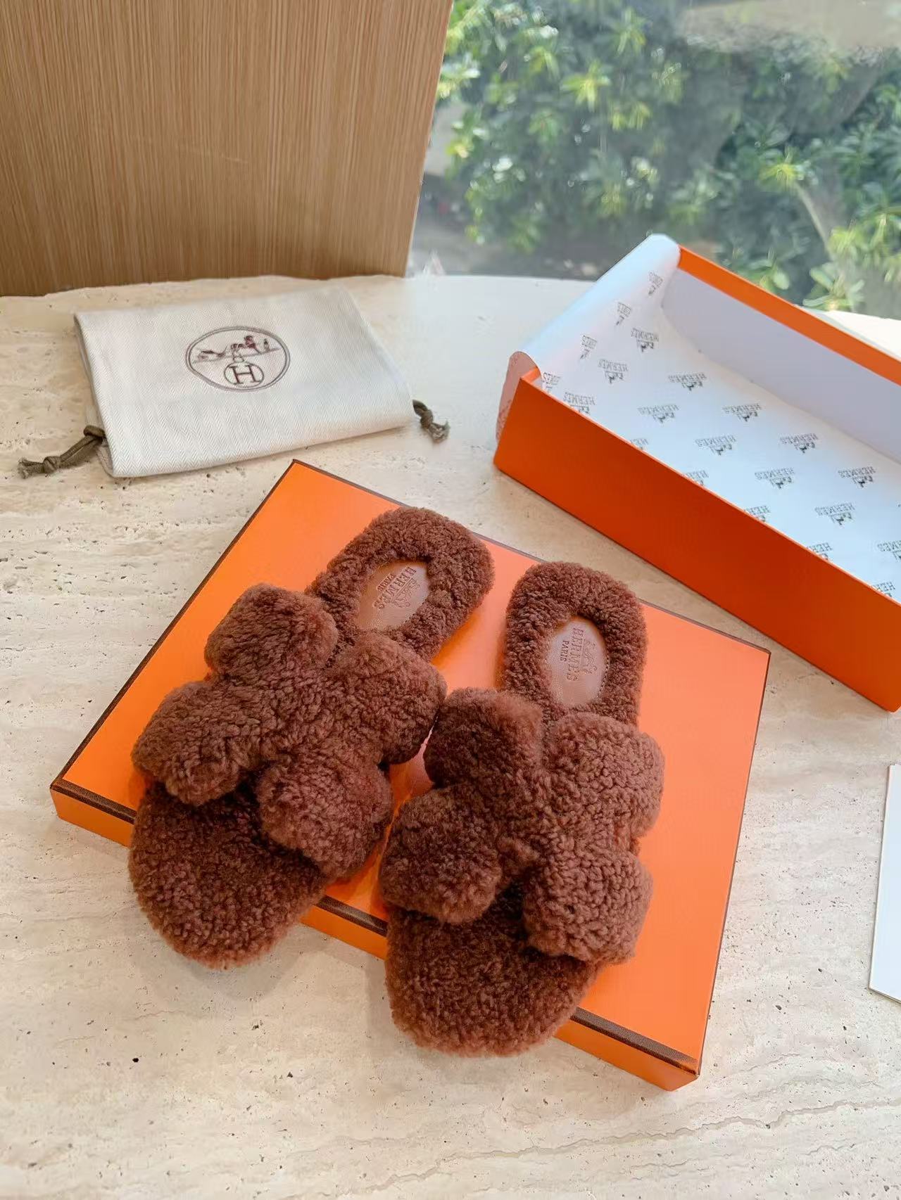 에르메스 시어링 양털 오란 슬리퍼