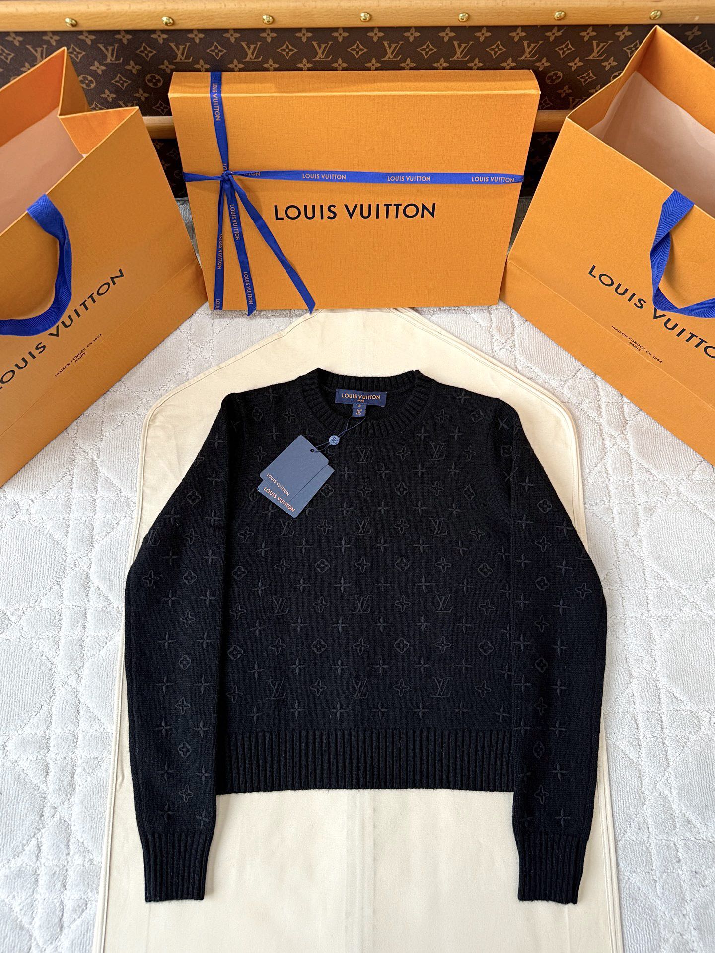 루이비통 25FW 울 모노그램 니트