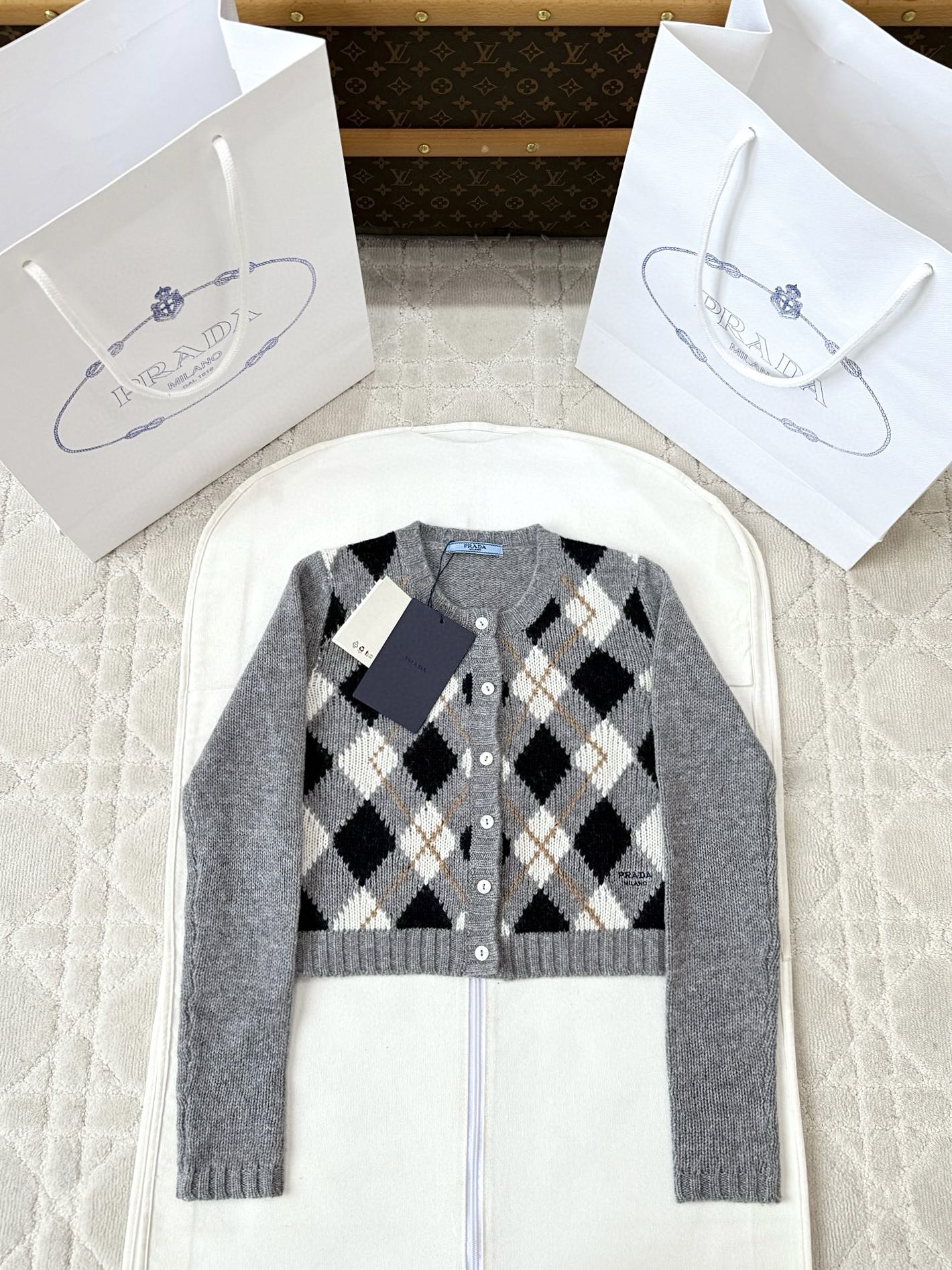 프라다 캐시미어 가디건