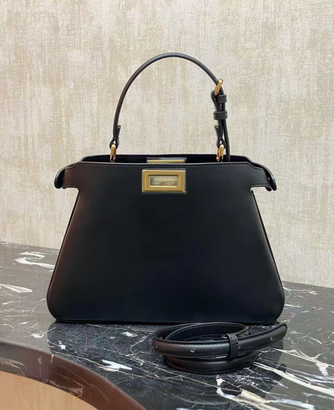 펜디 피카부 소프트 스몰 가죽 백